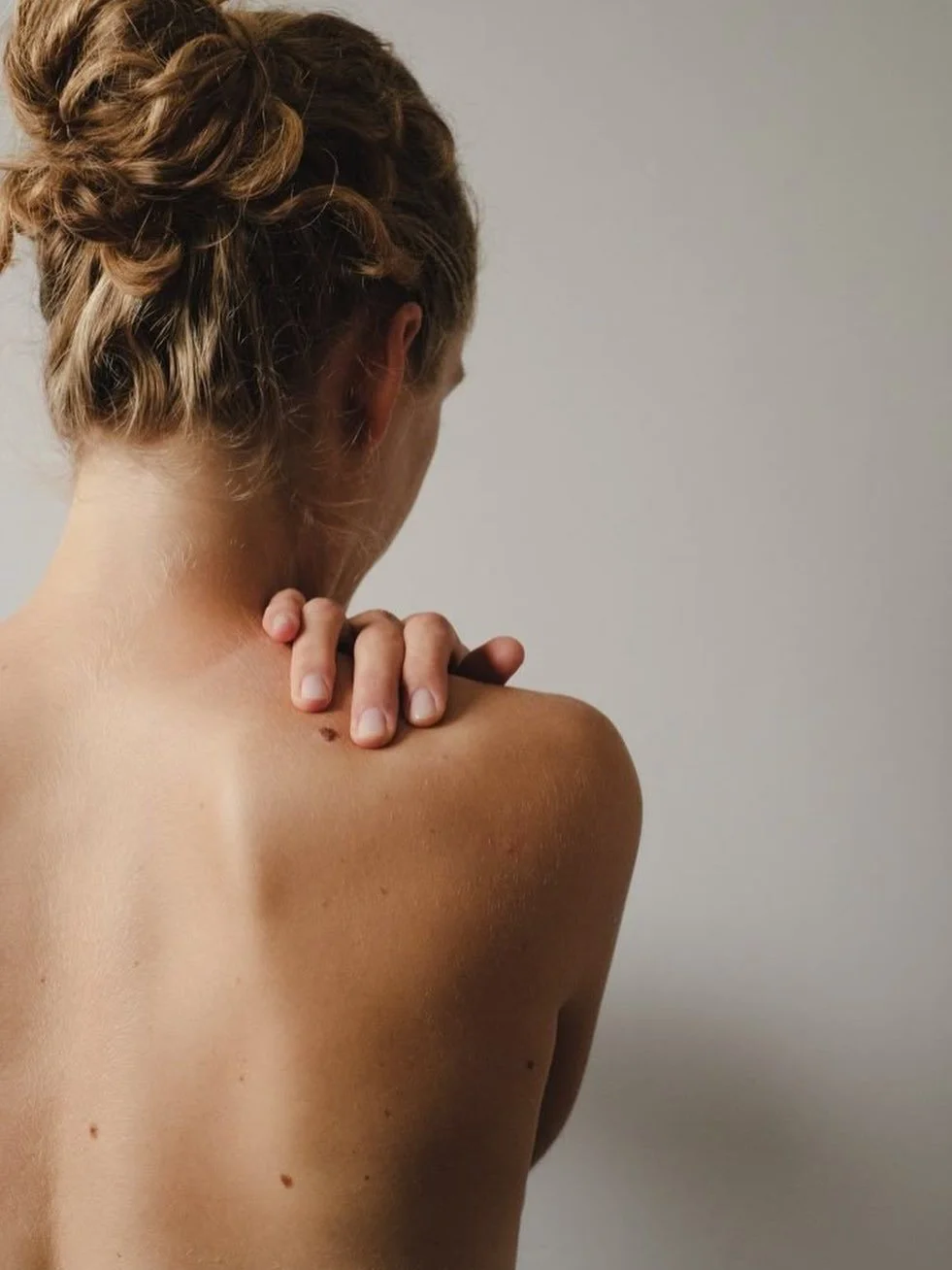 Skin holds the connection between our internal and external worlds. 

A complex organ and yet in my professional experience it is often just a few simple adjustments needed to bring back skin health, balance and vibrancy. 

I created Skin Space to ho