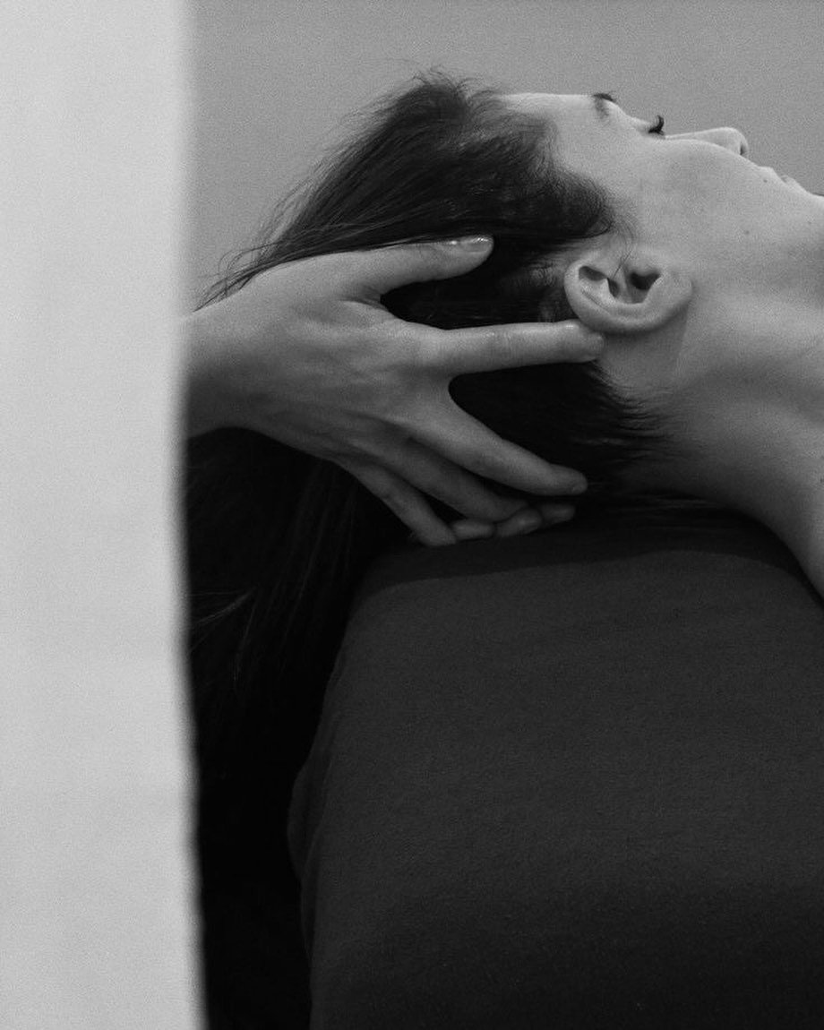 I meet you where you are, creating a nurturing space for your body to restore, emotions to soften and your soul to reveal its true desires.

Connection and compassionate touch is a wonder for our wellbeing and research shows that it is essential for 