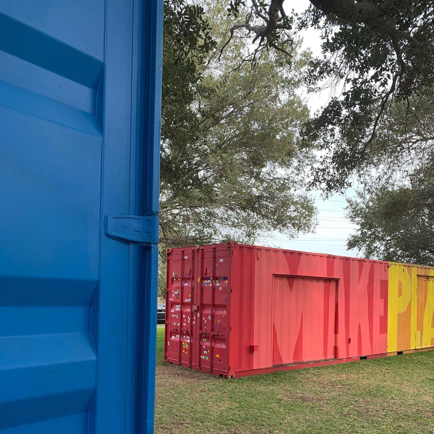 Now through Jan. 27, we&rsquo;ll be packing up the SPACEs in Azalea Park, #StPete! 🚀✨ If you see us, be sure to stop and say hi, and grab a take-home art kit or some free books. 📚 Little surprises are hiding in the trees, too! 🌿 #opentoexplore

Ne