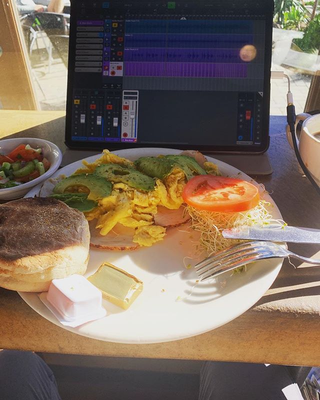 Laying down drum tracks with breakfast..is that how they do it here in San Diego?
#cubasis2 #beatmaking #ipadproducer #originalmusic #ipadmusicproduction
