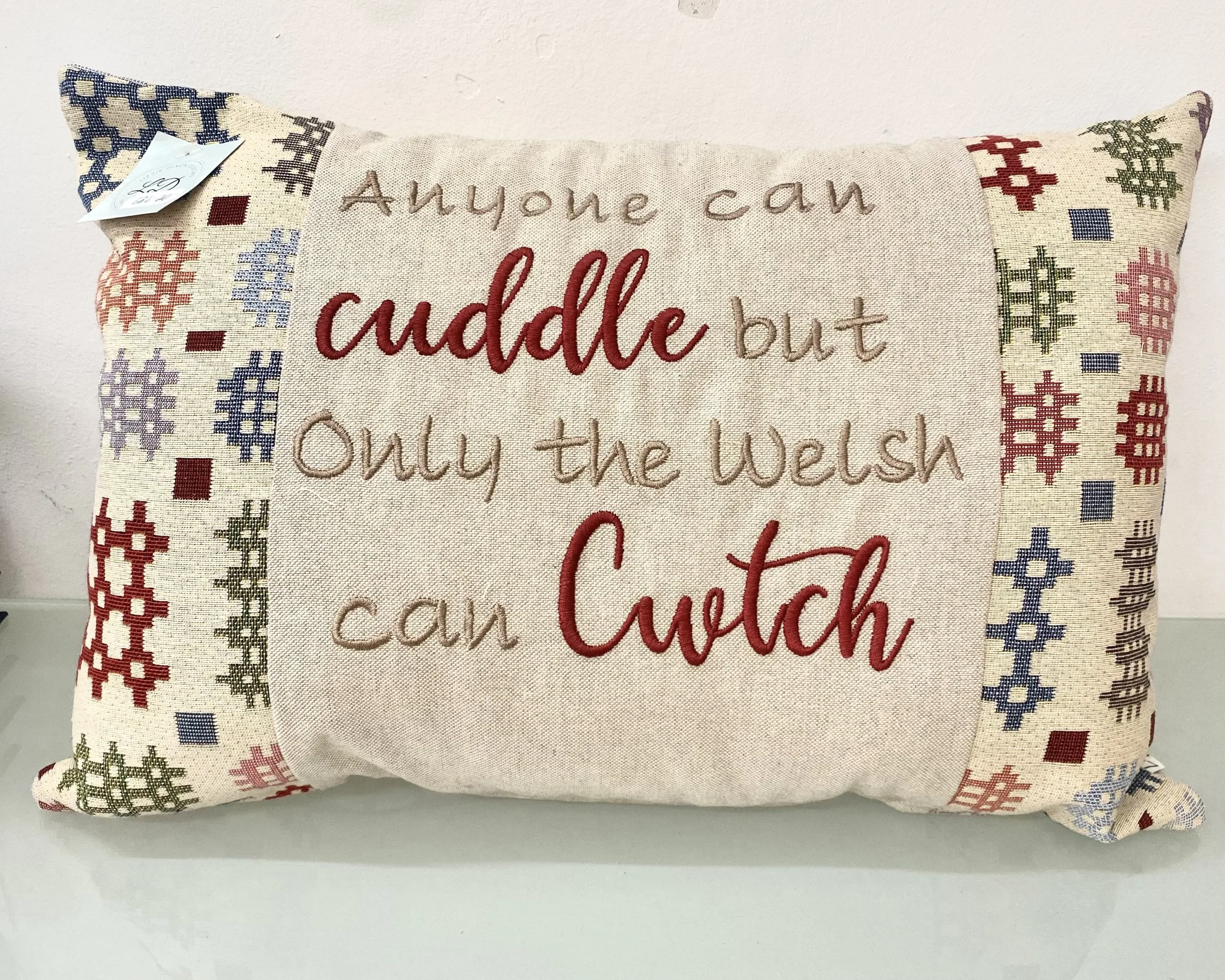 Cushion - Anyone can cuddle but only the Welsh can Cwtch