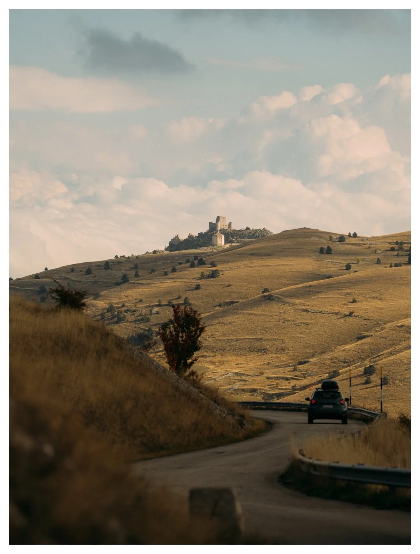 The last days of Autumn in Abruzzo before
winter came knocking. 🍁🍂🍃