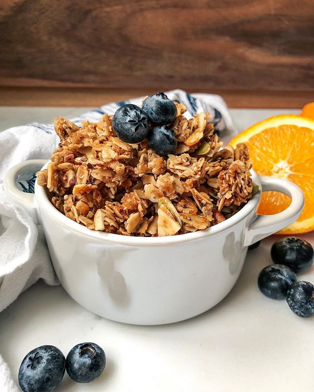 Your co-workers would ❤️ if you brought this in tomorrow...#justsaying

Healthy honey coconut granola is my most popular recipe, and guaranteed to be a crowd pleaser! Find the recipe / become the office favorite on busygirlbaking.com.

#feedfeed #fee