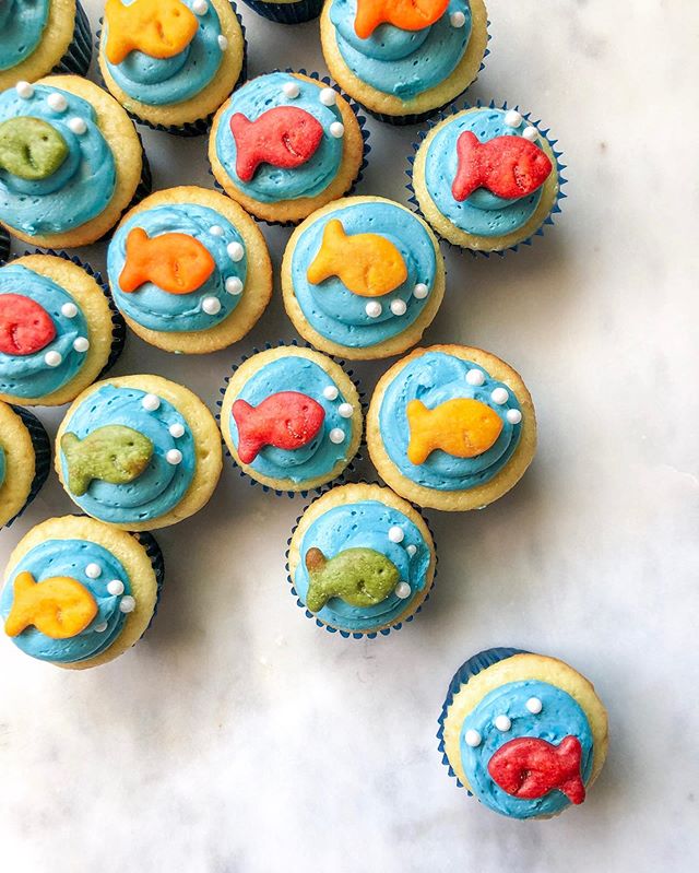 Just keep swimming...the weekend will be back soon! 🐠

I loved creating these ocean-themed cupcakes for my nephew&rsquo;s 6th birthday! No one could resist those cute  @goldfishsmiles.