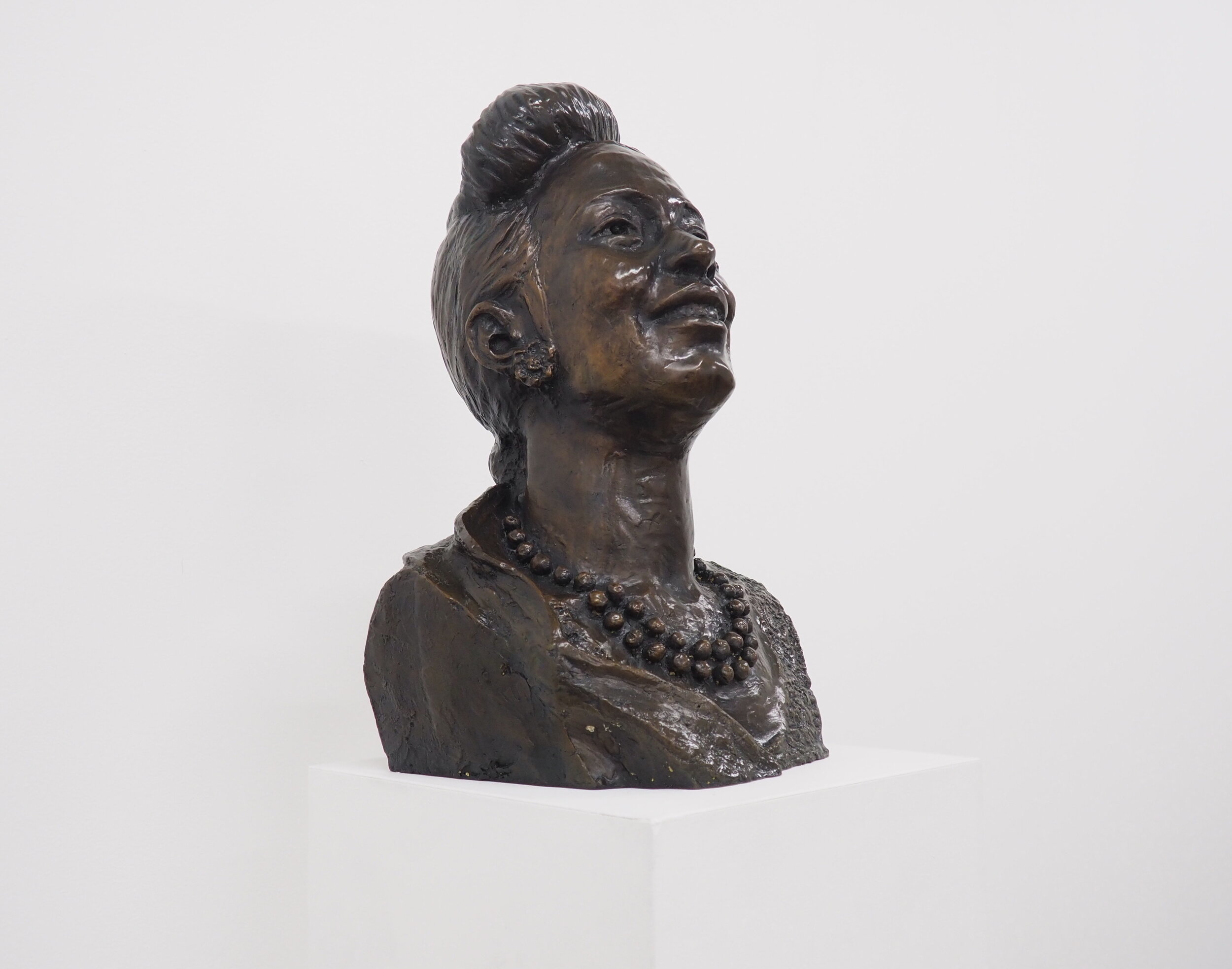  Ken Lum  Kathy Chang(e) , 2015 bronze 16 x 11 x 11 in (40.6 x 27.9 x 27.9 cm) 
