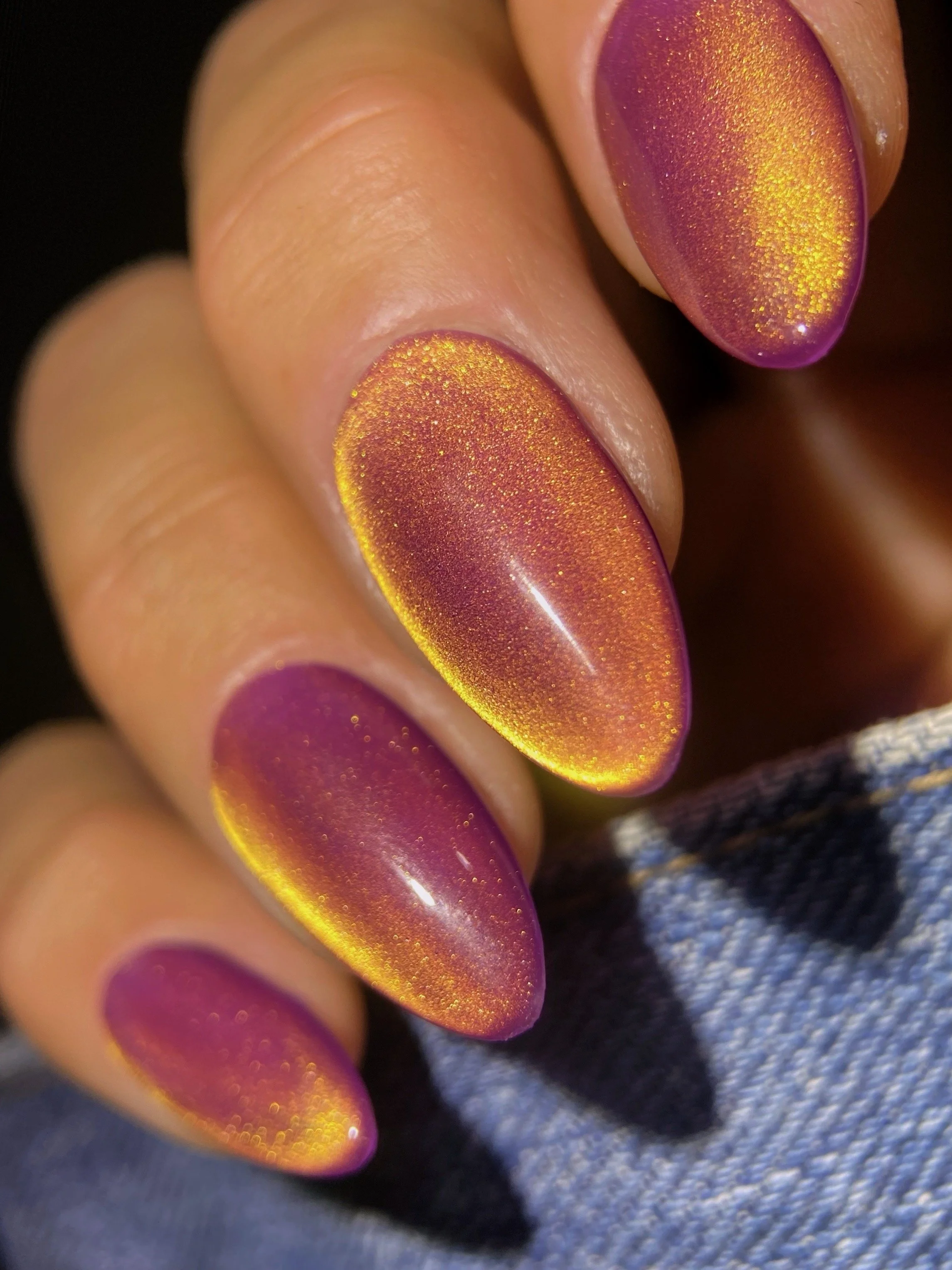 KOKOIST GM-03 Celestial Bodies Galaxy Magnet gel swatch with a purple base and glowing gold magnetic shift.