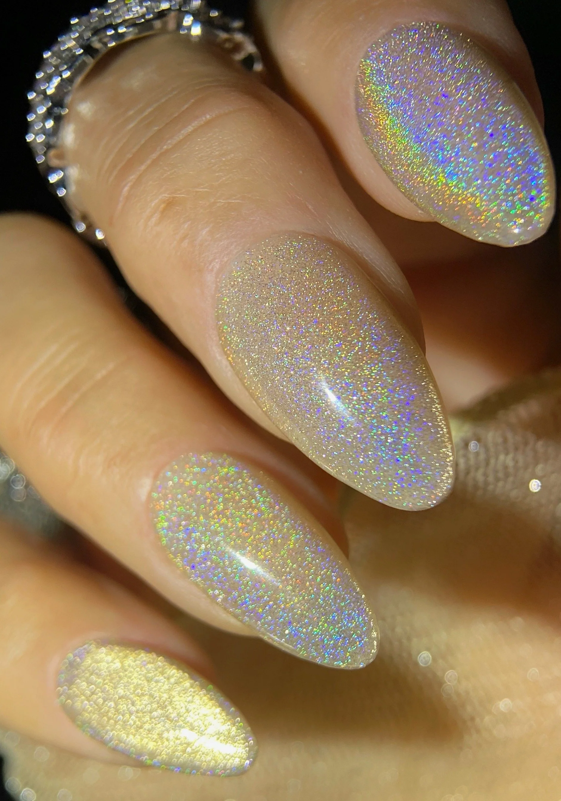 Close-up swatch of Kokoist Rainbow Yellow (UCM-04) holographic magnet gel on almond shaped nails