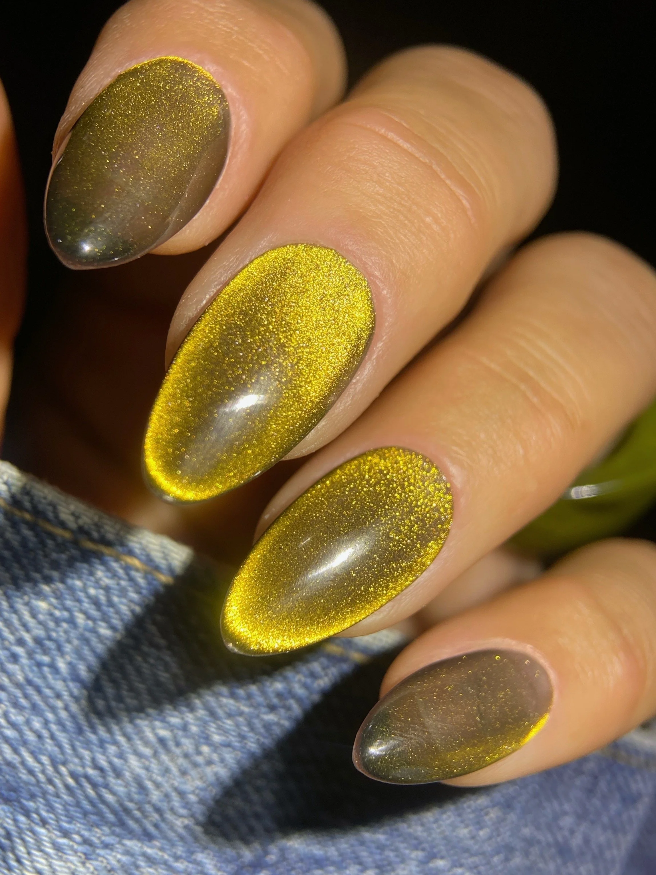 KOKOIST GM-02 Alien Invasion Galaxy Magnet gel swatch with a smoky green base and bright gold magnetic shift.