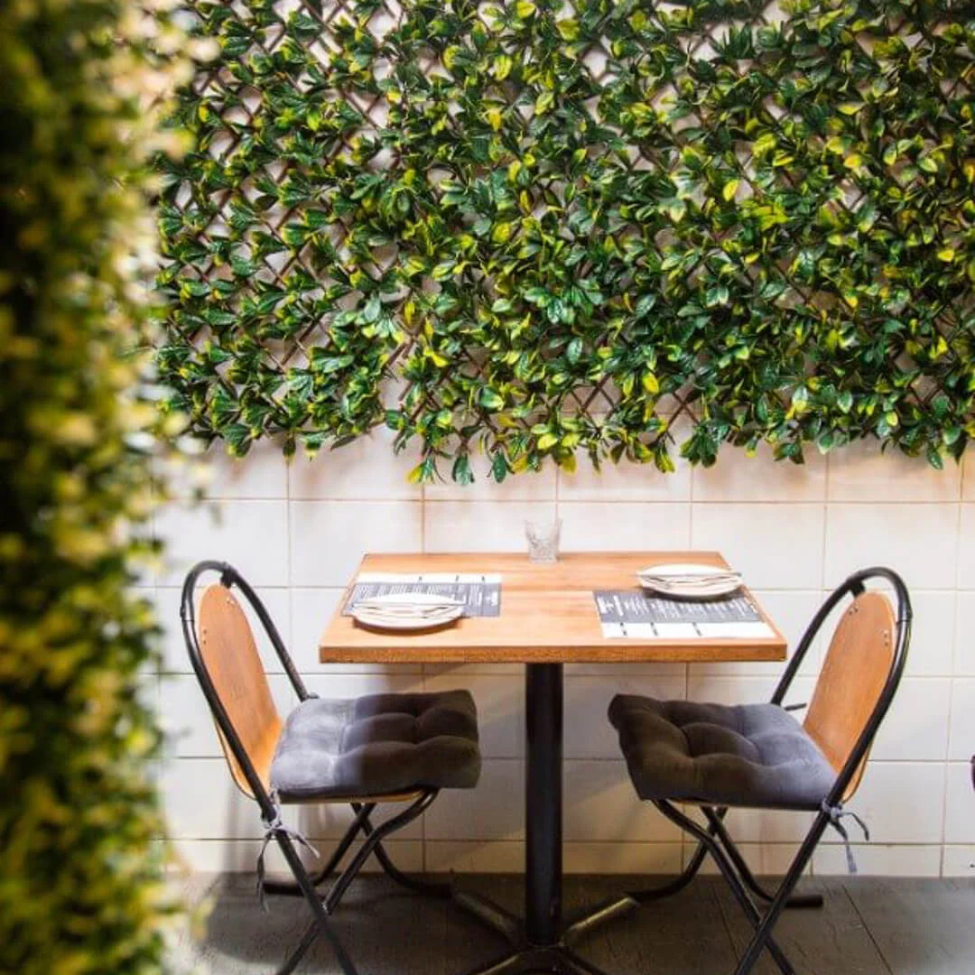 Italian restaurant table for 2
