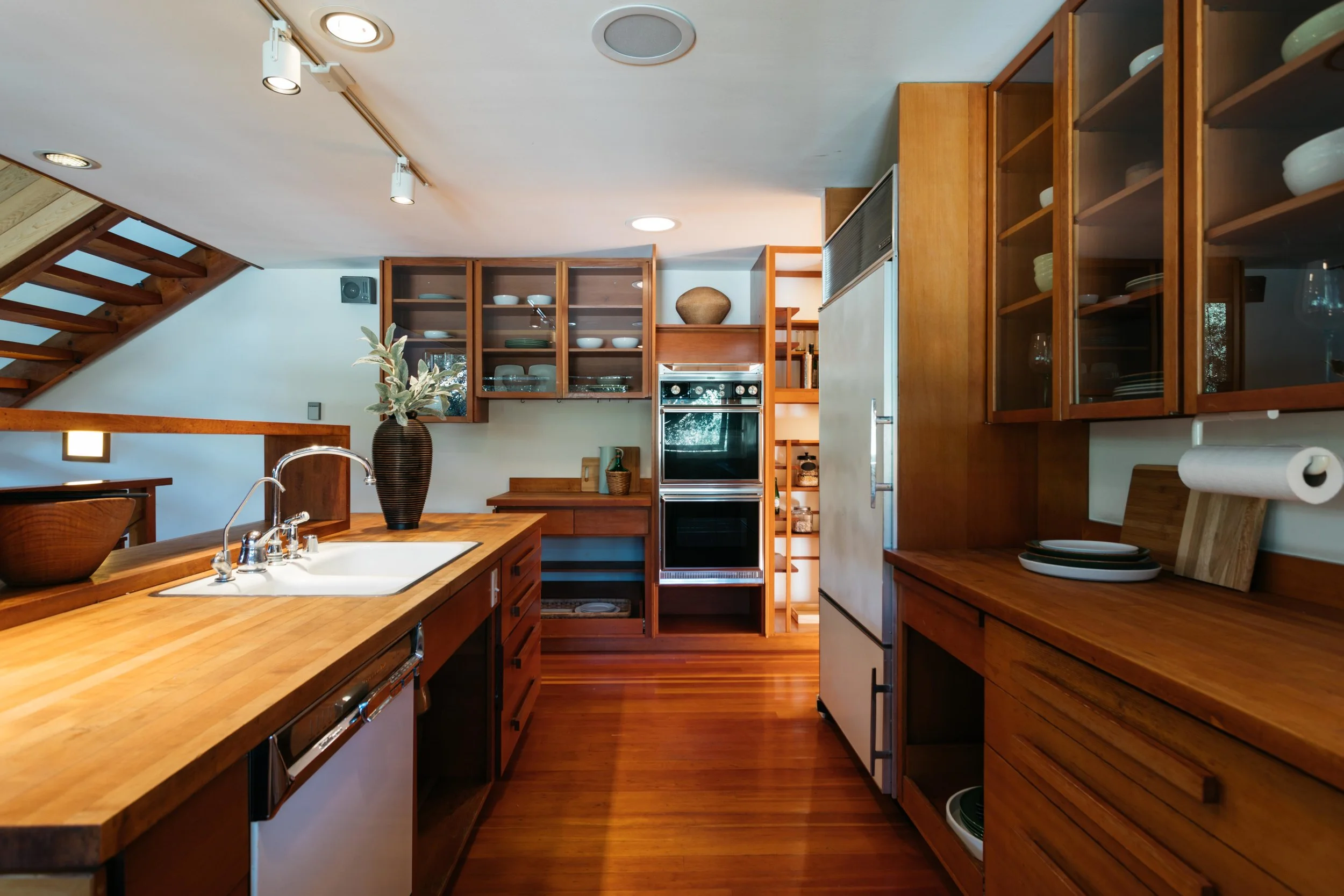 2353 Stanley Hills Dr - VirtuallyHereStudios.com-23.jpg
