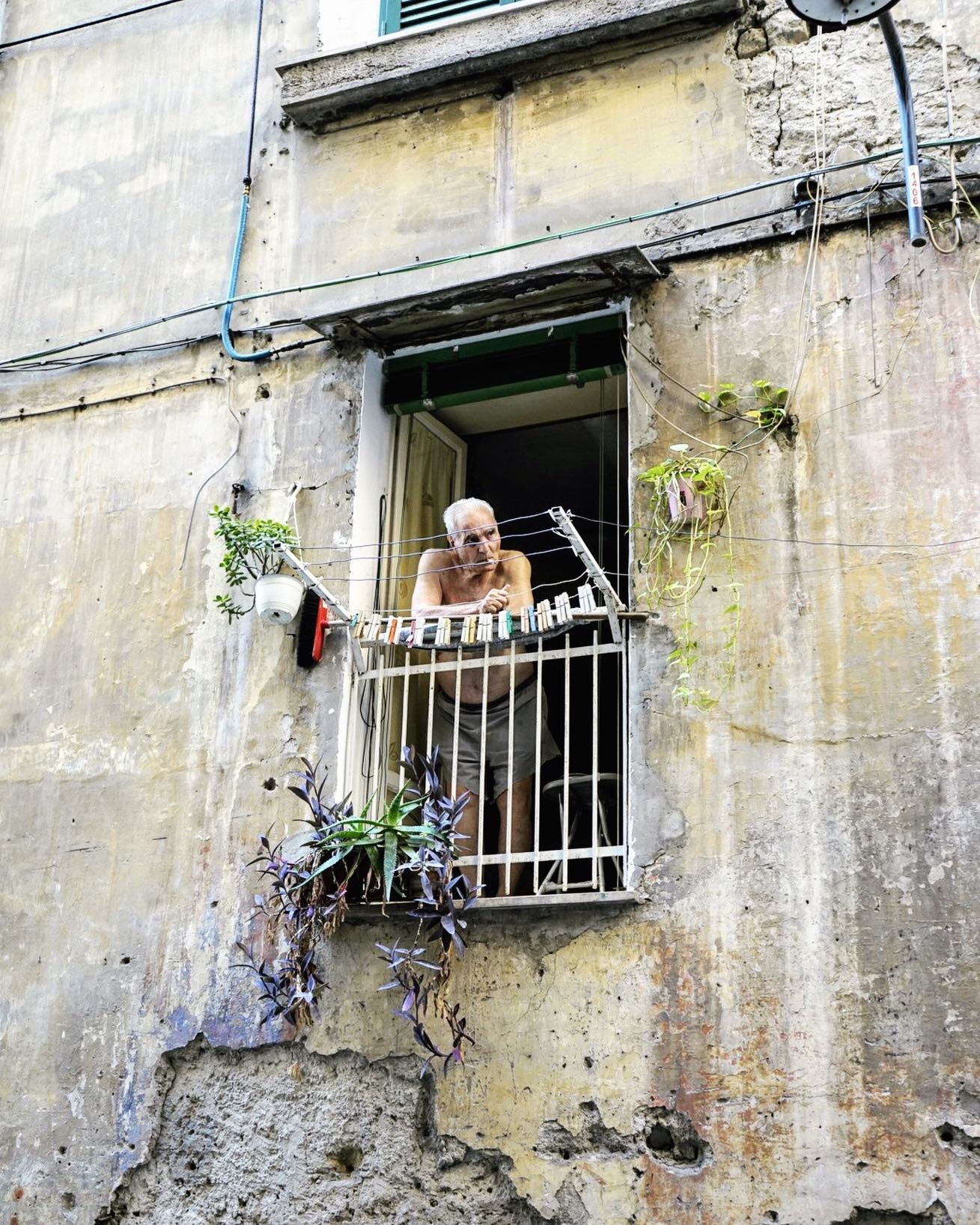 Smoke break in Napoli. 🇮🇹