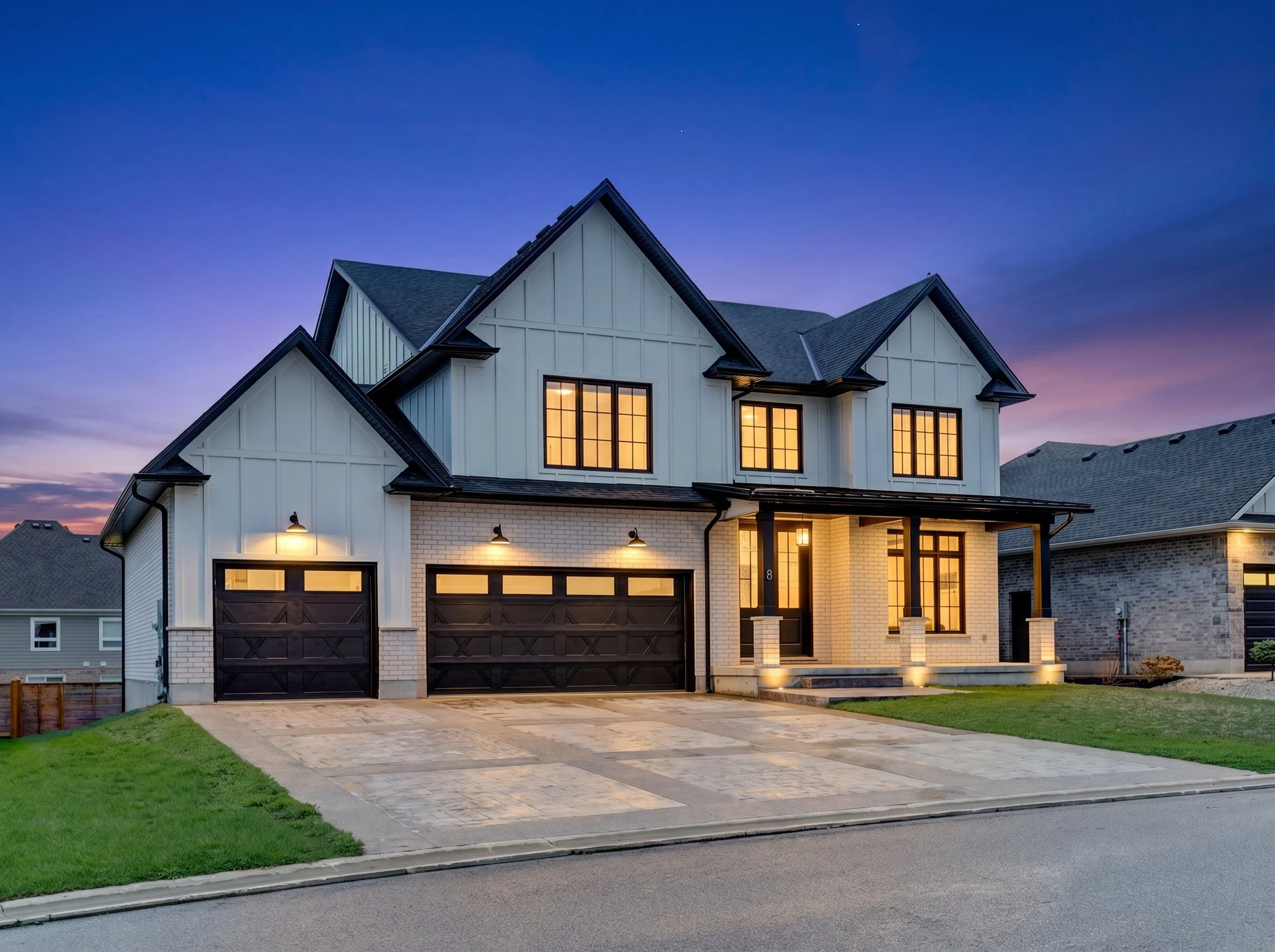 010-8 Edgeview Cresent, Komoka_twilight1.jpg
