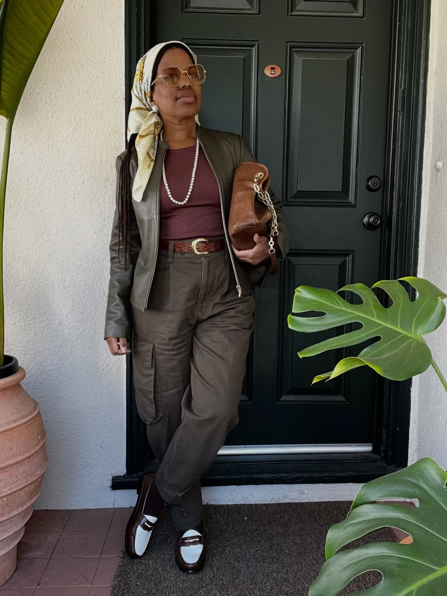 Midweek calm, conscious style 🍂
For today&rsquo;s #SustainableStyleDeniseBayron, I&rsquo;m wearing one of Sunday&rsquo;s pieces in a more relaxed look. Same palette, softer silhouette. Can you spot which piece I restyled from Sunday's look? 👀

Jack