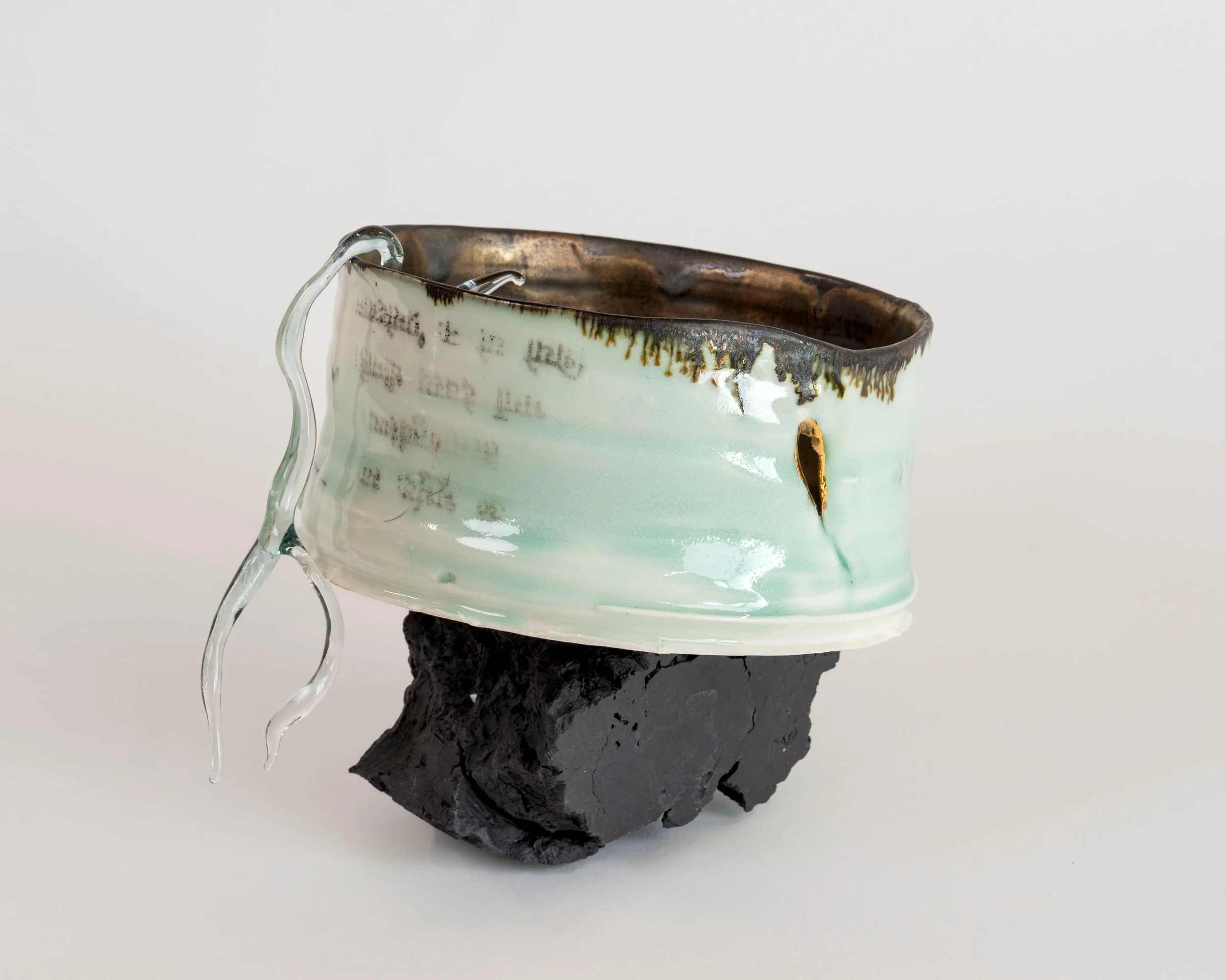tender, fragile things

porcelain, stoneware, glass, 
#gayatrimantra 
#grannysprayer

@kindredstudiosartists 
📷 @noah.dacosta