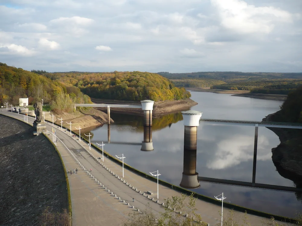 lac vu du parking.JPG