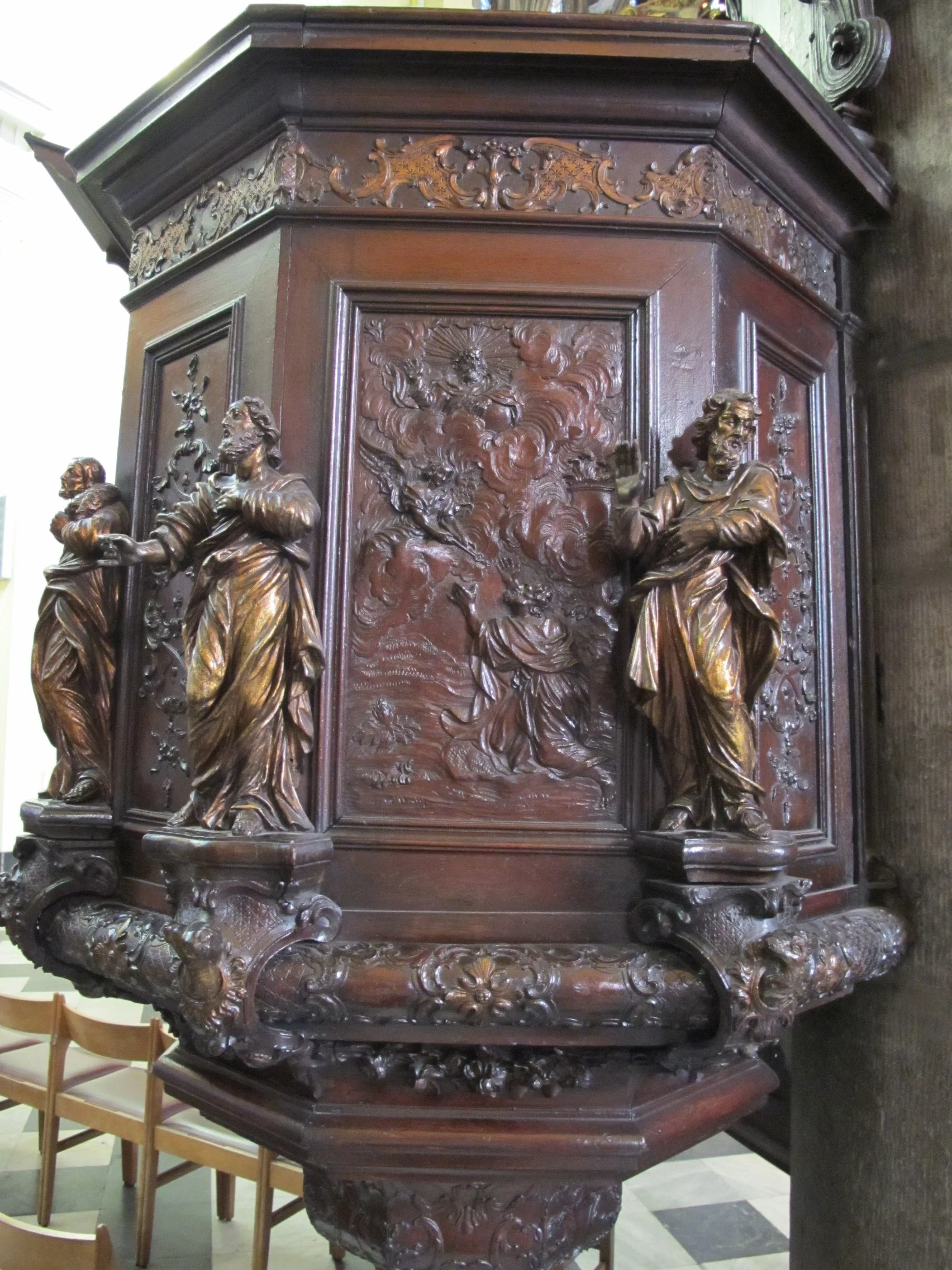 chaire détail Isaï.jpg