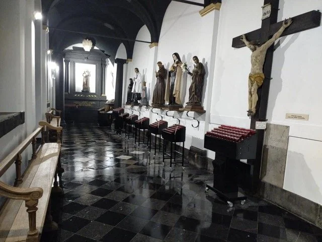 Cloître tout neuf partie Sud.jpg