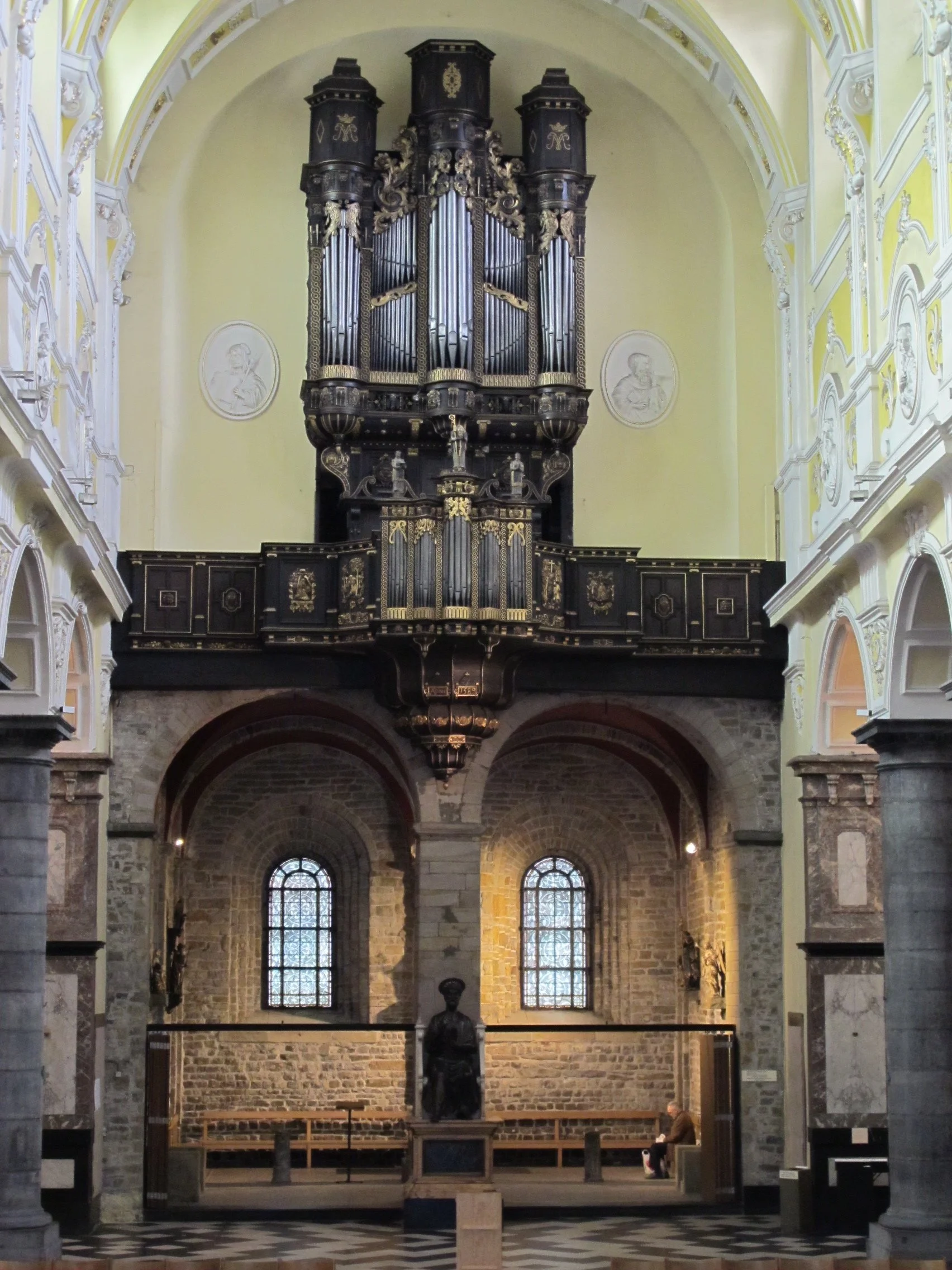 orgue+narthex.jpg