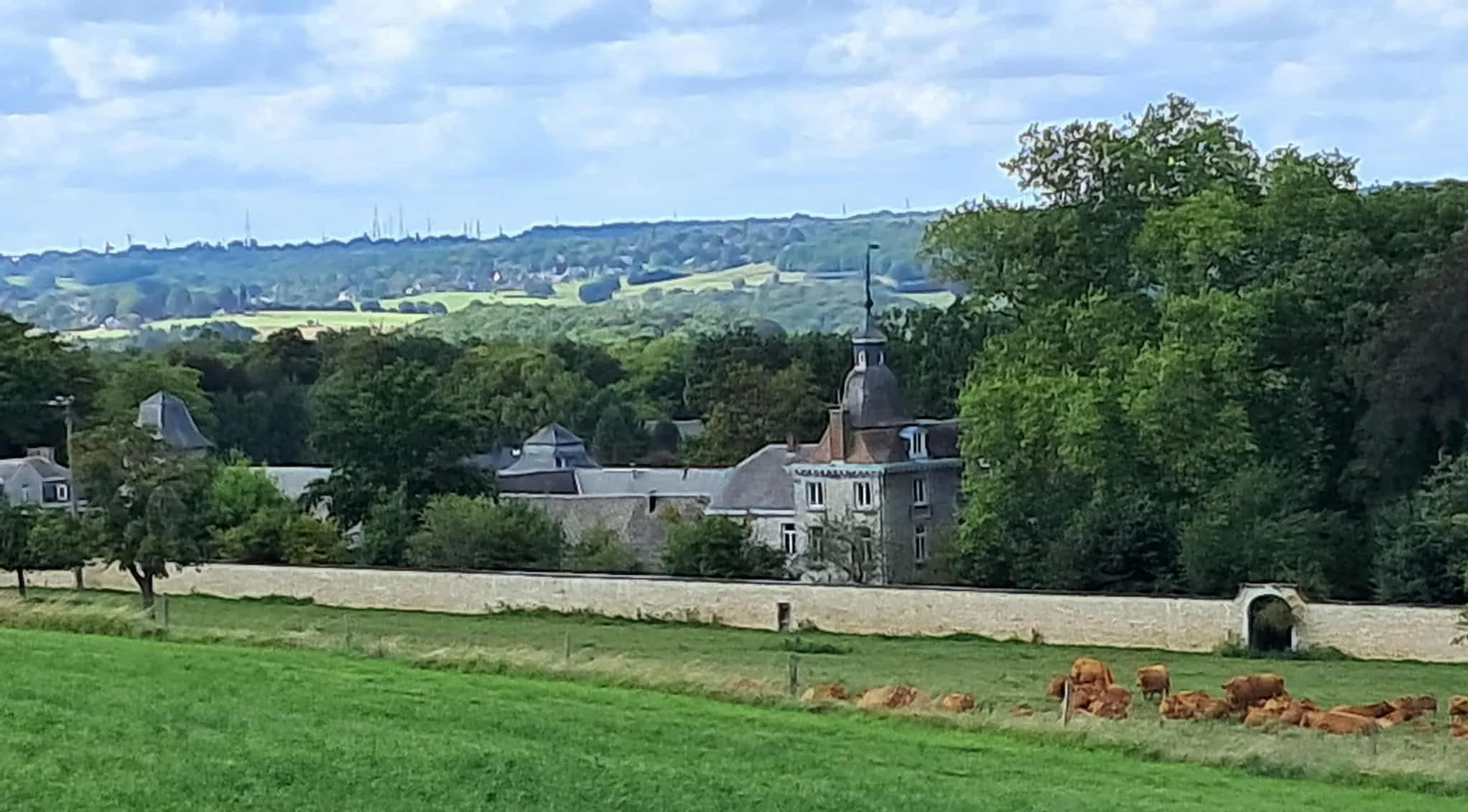 Avionpuits et sa ferme..jpeg