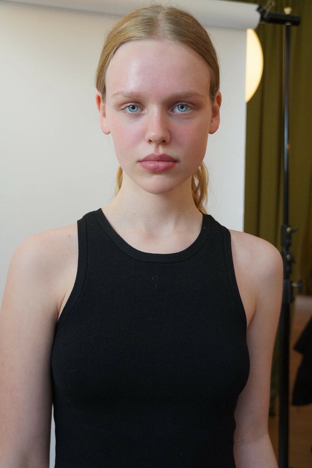 AVA 5'11/180 33-27-39/83-68-99 Hair Blonde Eyes Blue Size 8/34 shoe 6.5/40.5