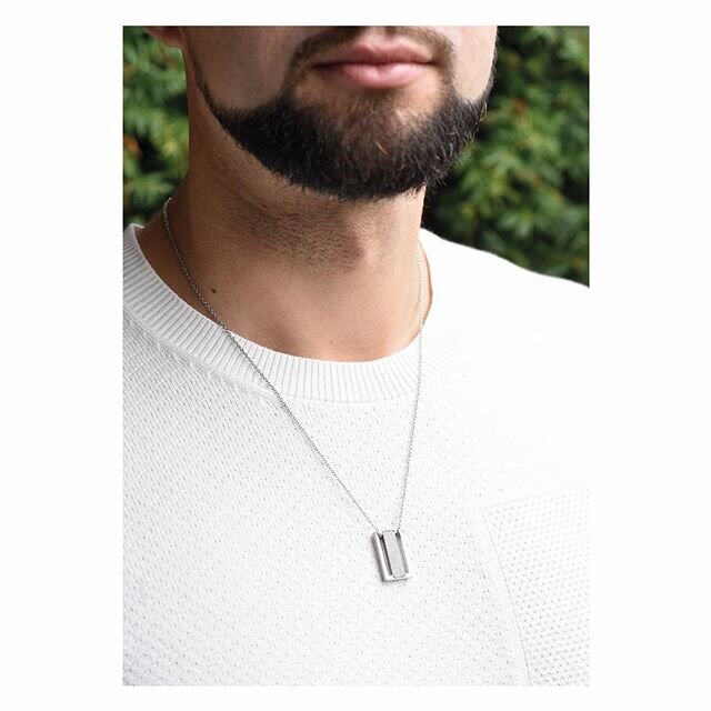 // Olfactive Jewelry //💍🌹
Le collier Astra 2 &agrave; parfumer 🥰
&bull;
&bull;
&bull;
#necklace #man #perfume #maisonbo