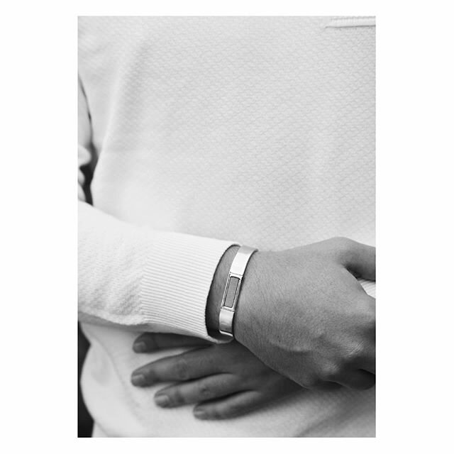 // Olfactive Jewelry //💍🌹
Le jonc Astra 5, notre best-seller &hearts;️
Pour emporter avec vous, tout au long de la journ&eacute;e, votre senteur pr&eacute;f&eacute;r&eacute;e 🥰
&bull;
&bull;
&bull;
#men #bracelet #olfactory #maisonbo