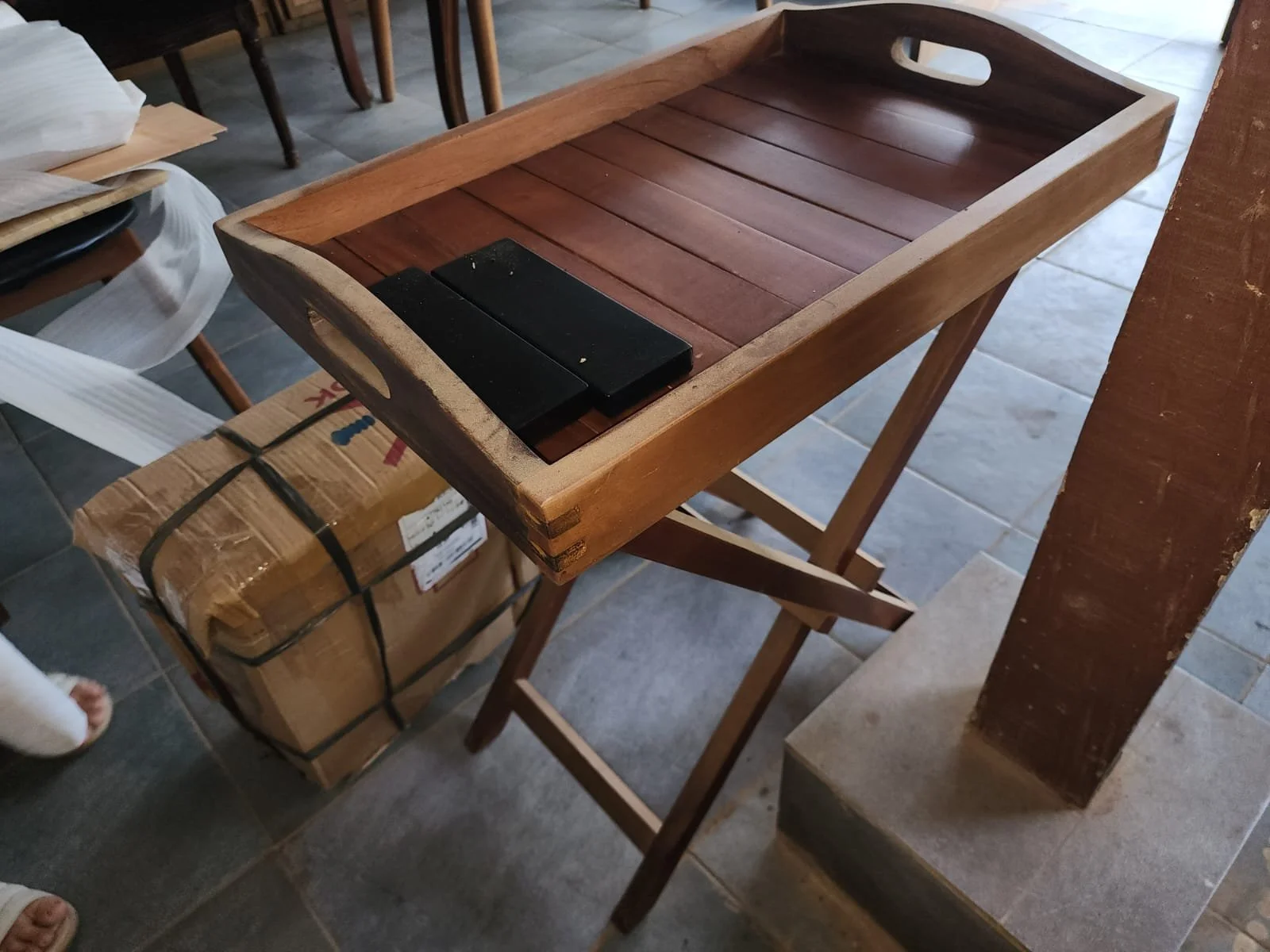 Plateau de service table d’appoint en teck