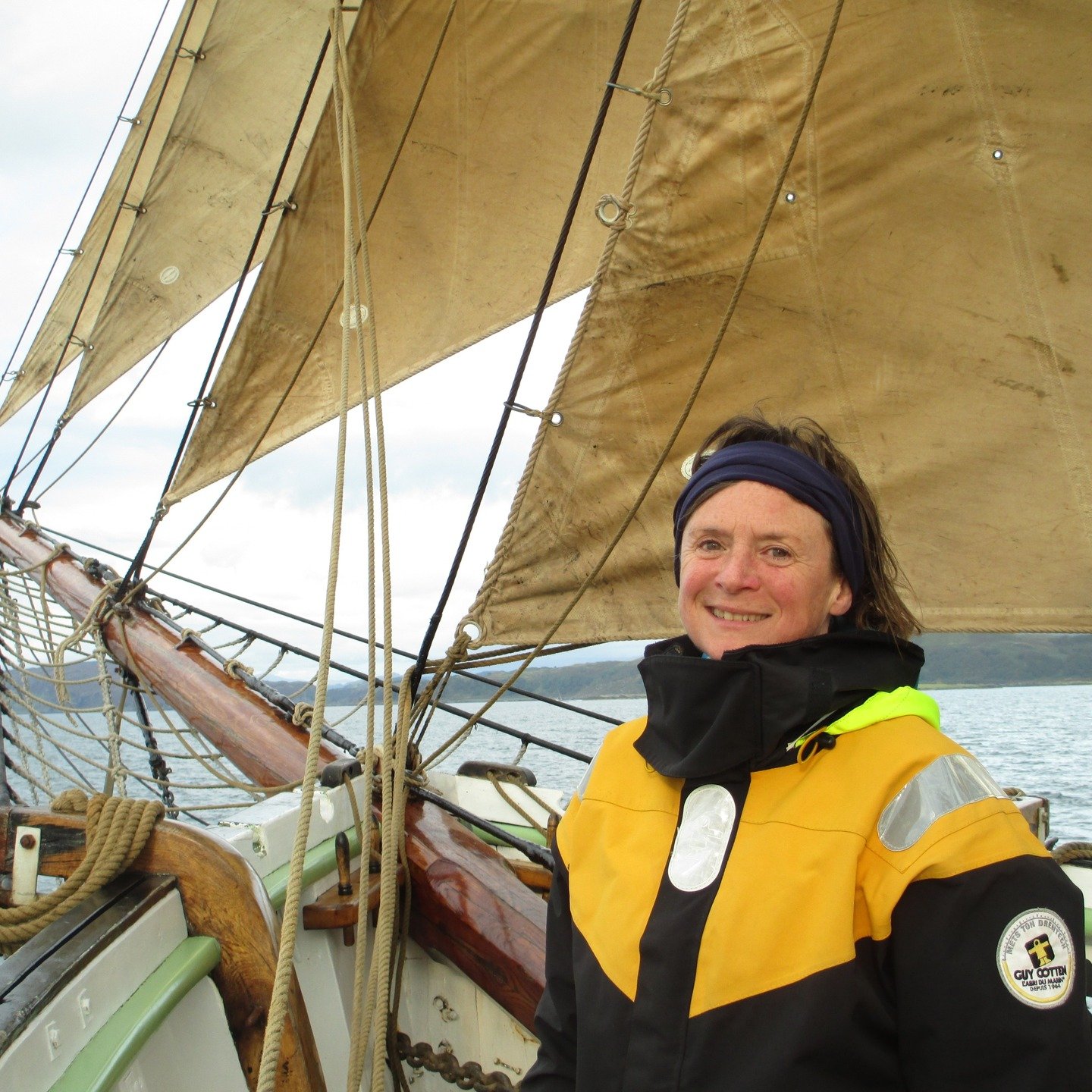 Over at our Substack, @linda_cracknell_writer has written about the non-fiction that has shaped her as a writer.
.
.
Link in bio. 
.
.
Linda's new book Sea Marked is out now from @sarabandbooks. An extract from it appeared in Hinterland Issue 11, whi