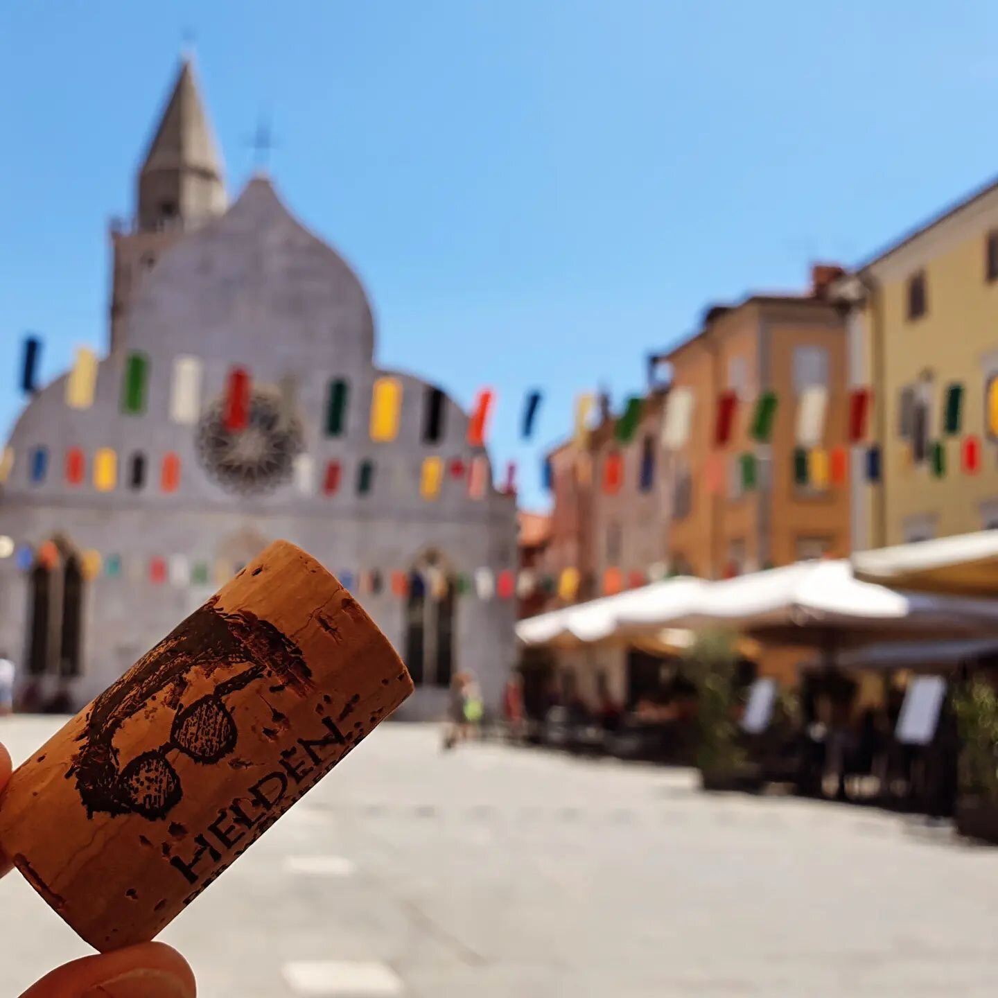 #heldenweingehtumdiewelt #heldenweingoesaroundtheworld
#week292, Muggia, Italy
. 
#heldenderweinberge #helden #wein #wine #austrianwine #weinaus&ouml;sterreich #leithaberg #hochberg #thermenregion #ros&eacute; #neuburger #chardonnay #gemischtersatz #