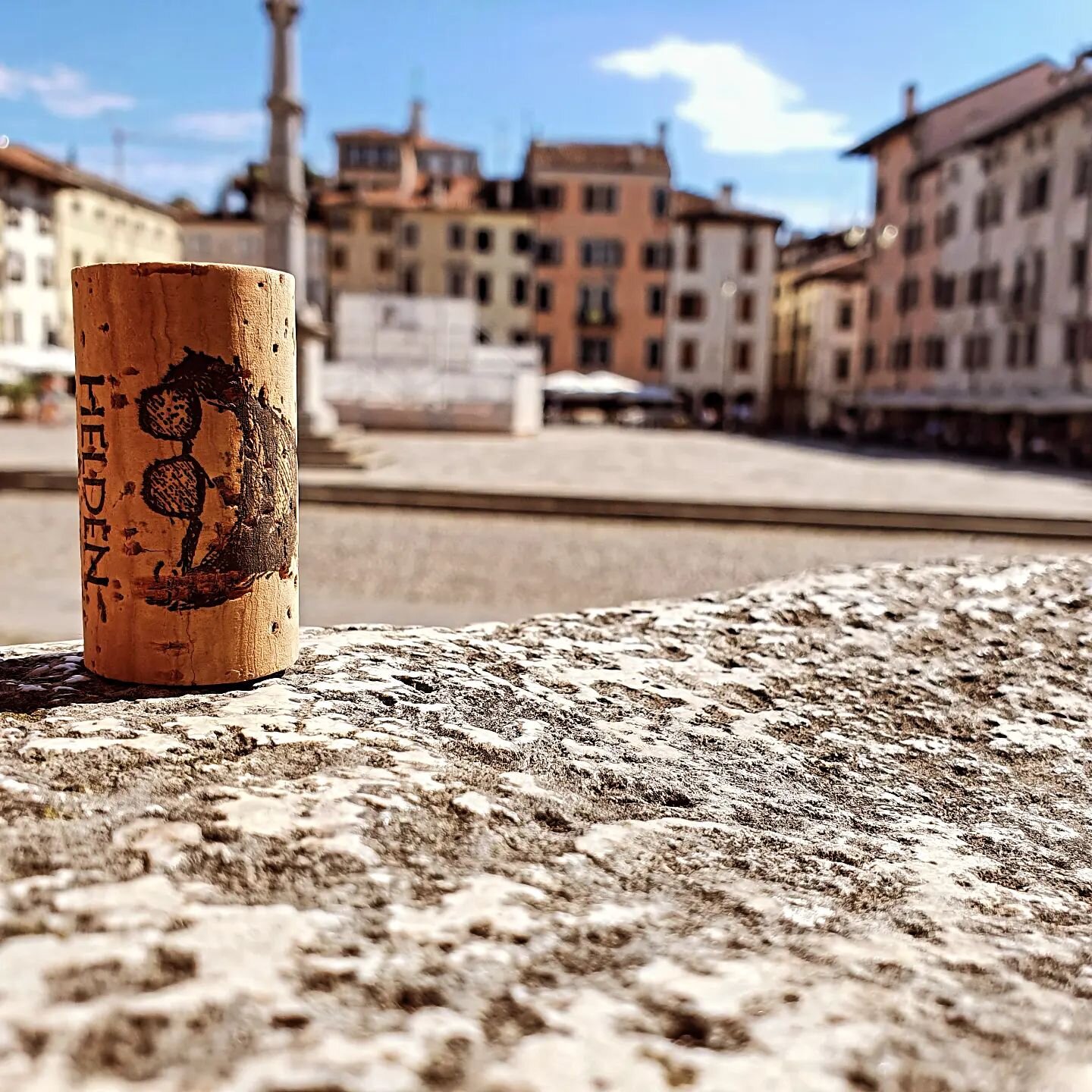 #heldenweingehtumdiewelt #heldenweingoesaroundtheworld
#week300, Udine, Italy 
. 
#heldenderweinberge #helden #wein #wine #austrianwine #weinaus&ouml;sterreich #leithaberg #hochberg #thermenregion #ros&eacute; #neuburger #chardonnay #gemischtersatz #