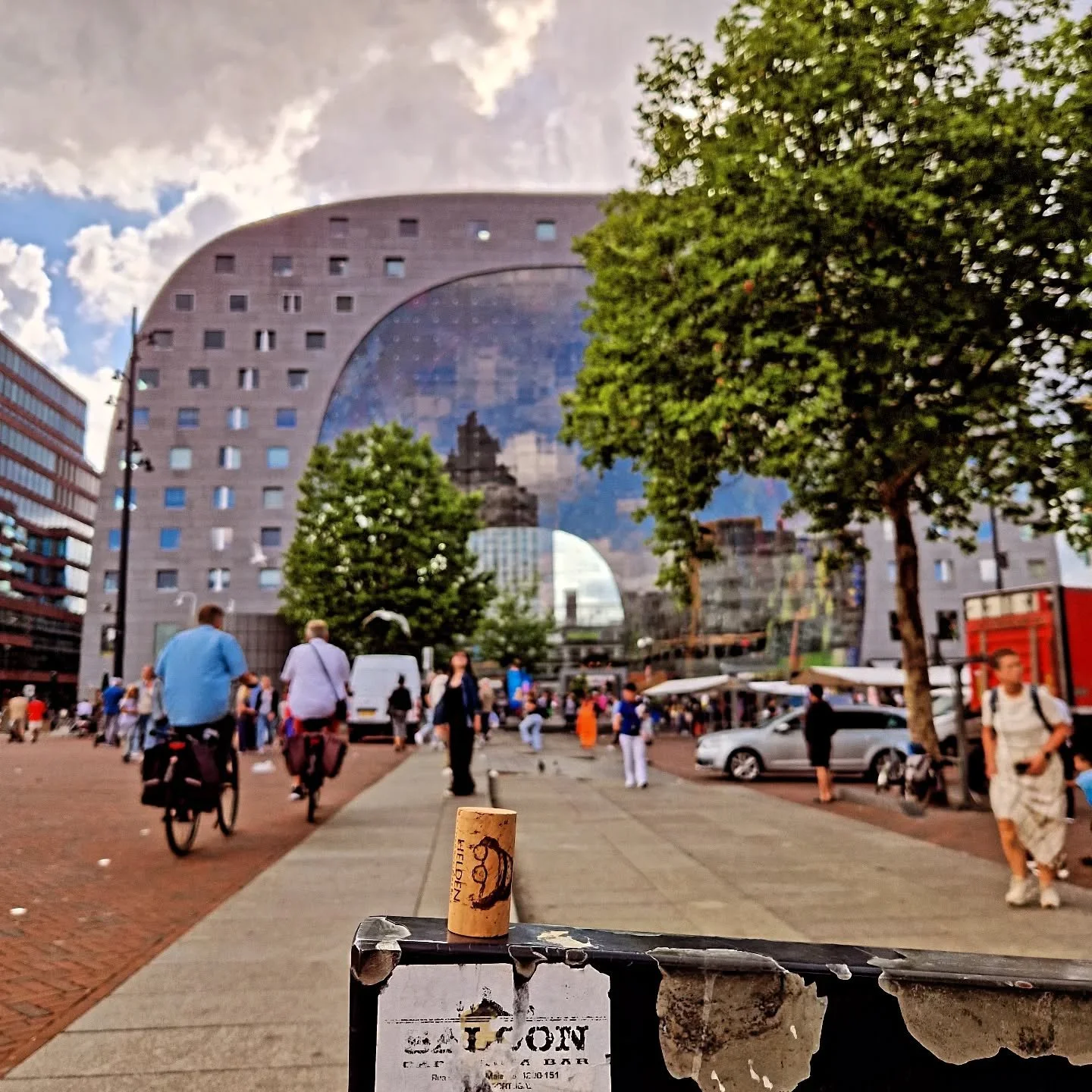 #heldenweingehtumdiewelt #heldenweingoesaroundtheworld
#week387, Rotterdam, Netherlands 
. 
#heldenderweinberge #helden #wein #wine #austrianwine #weinaus&ouml;sterreich #leithaberg #hochberg #thermenregion #ros&eacute; #neuburger #chardonnay #gemisc