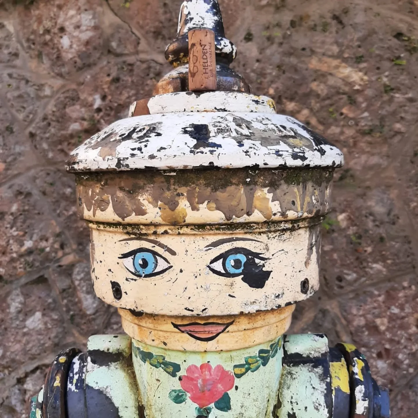 #heldenweingehtumdiewelt #heldenweingoesaroundtheworld
#week392, Kufstein, Austria 
. 
#heldenderweinberge #helden #wein #wine #austrianwine #weinaus&ouml;sterreich #leithaberg #hochberg #thermenregion #ros&eacute; #neuburger #chardonnay #gemischters