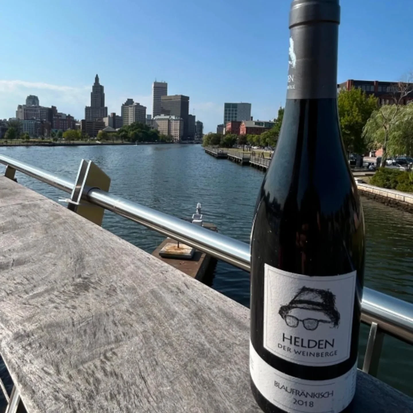 #heldenweingehtumdiewelt #heldenweingoesaroundtheworld
#week393, Providence, USA
. 
#heldenderweinberge #helden #wein #wine #austrianwine #weinaus&ouml;sterreich #leithaberg #hochberg #thermenregion #ros&eacute; #neuburger #chardonnay #gemischtersatz