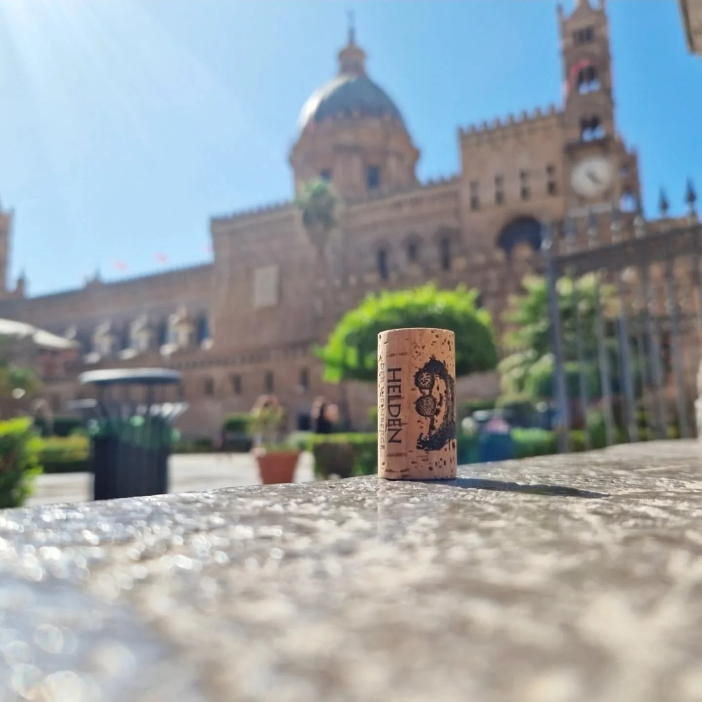 #heldenweingehtumdiewelt #heldenweingoesaroundtheworld
#week401, Palermo, Italy
. 
#heldenderweinberge #helden wein wine austrianwine weinaus&ouml;sterreich leithaberg hochberg burgenland thermenregion ros&eacute; neuburger chardonnay gemischtersatz 