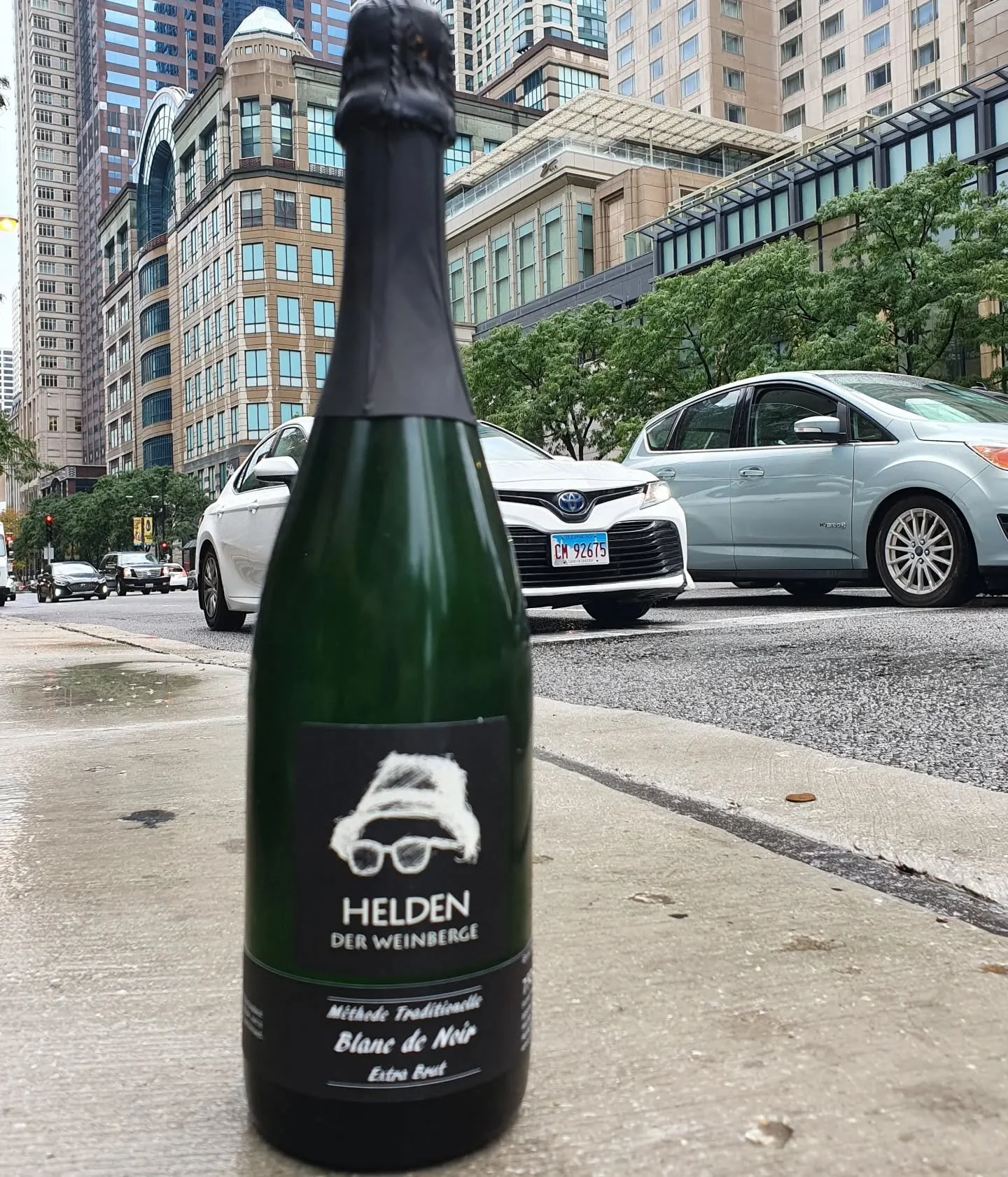 #heldenweingehtumdiewelt heldenweingoesaroundtheworld
week406, Chicago, USA 
. 
#heldenderweinberge #helden wein wine #austrianwine #weinaus&ouml;sterreich leithaberg hochberg burgenland thermenregion ros&eacute; neuburger chardonnay gemischtersatz b