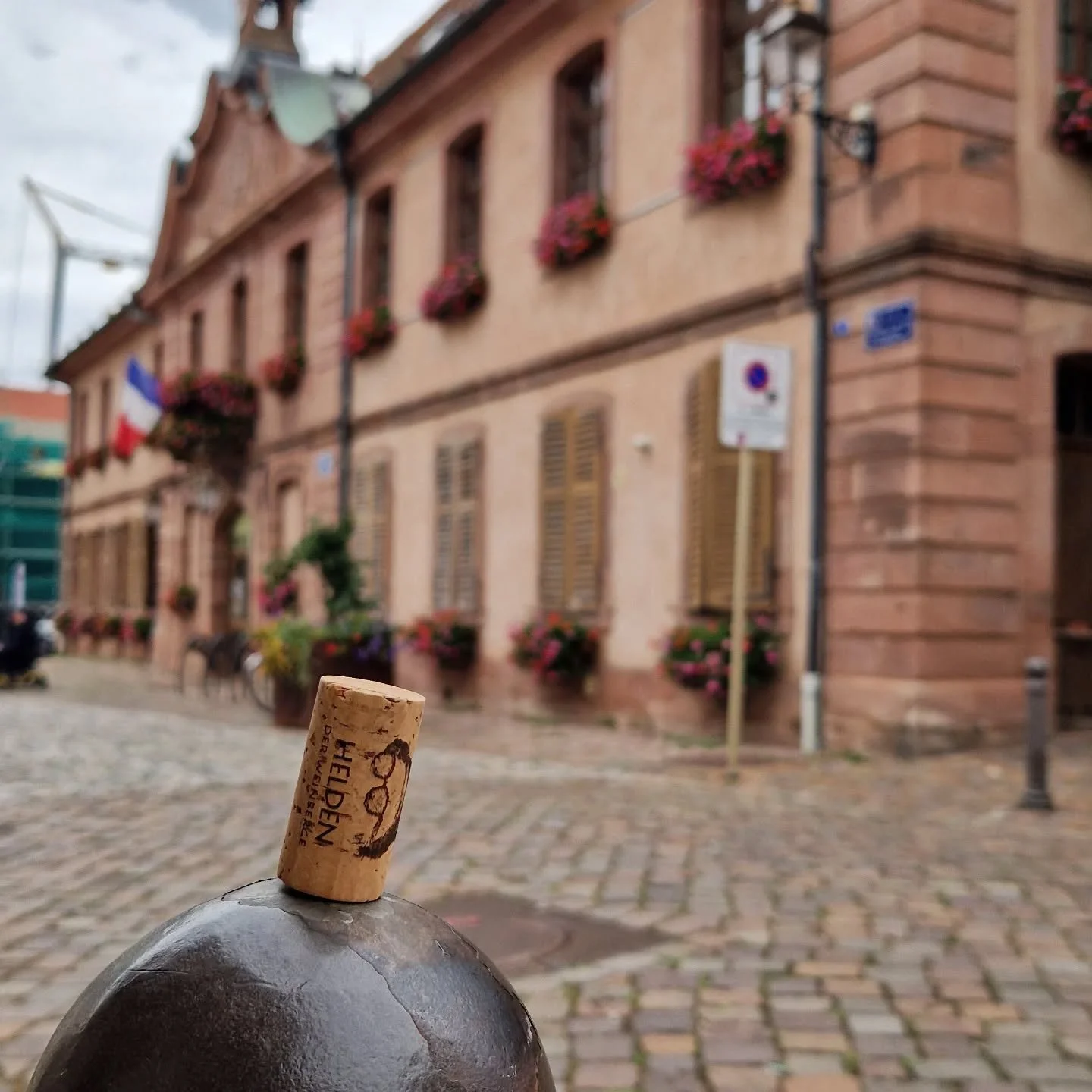 #heldenweingehtumdiewelt heldenweingoesaroundtheworld
week410, Bergheim, France
. 
#heldenderweinberge #helden wein wine #austrianwine #weinaus&ouml;sterreich leithaberg hochberg burgenland thermenregion ros&eacute; neuburger chardonnay gemischtersat