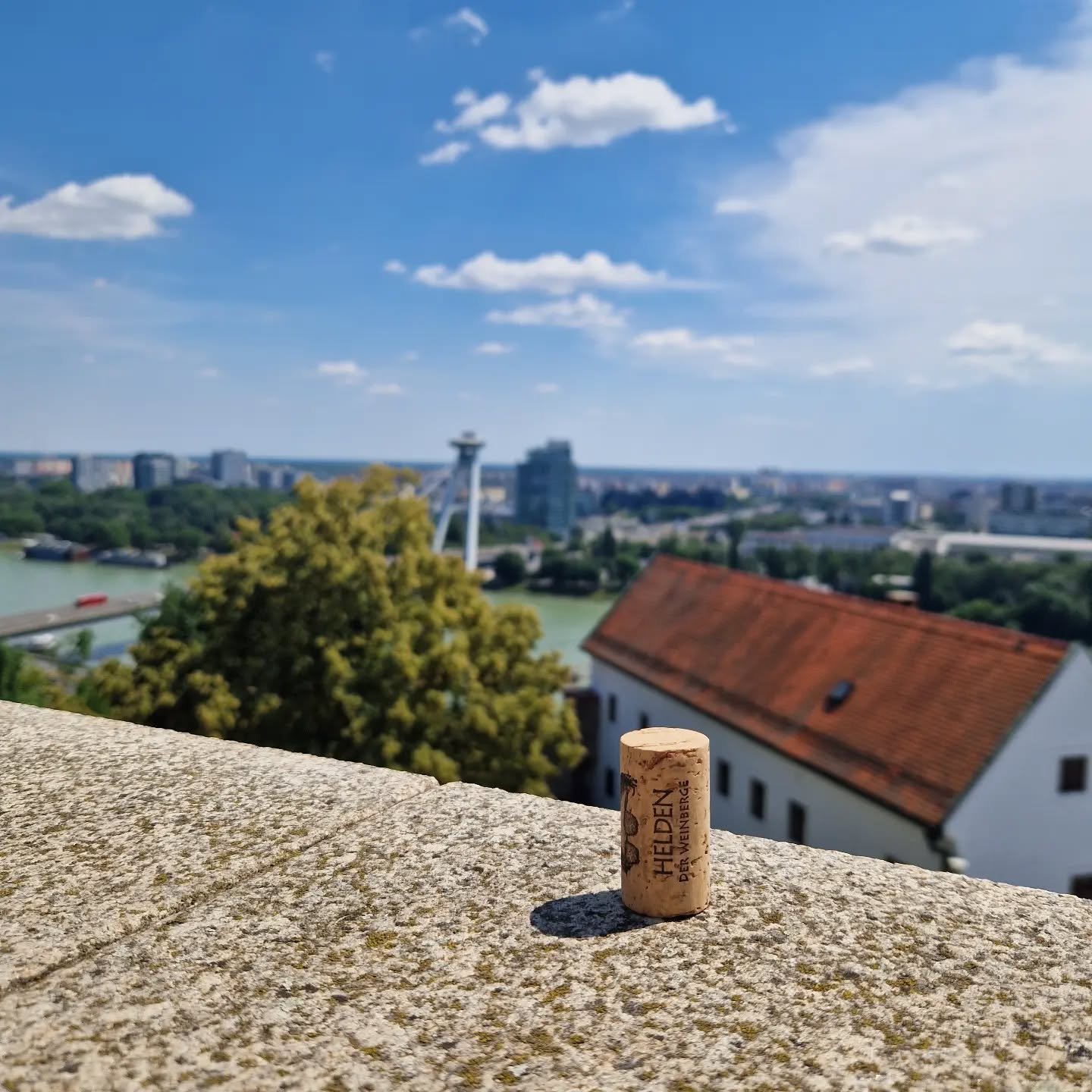 #heldenweingehtumdiewelt heldenweingoesaroundtheworld
week419, Bratislava, Slovakia
. 
#heldenderweinberge #helden wein wine #austrianwine #weinaus&ouml;sterreich leithaberg hochberg burgenland thermenregion ros&eacute; neuburger chardonnay gemischte