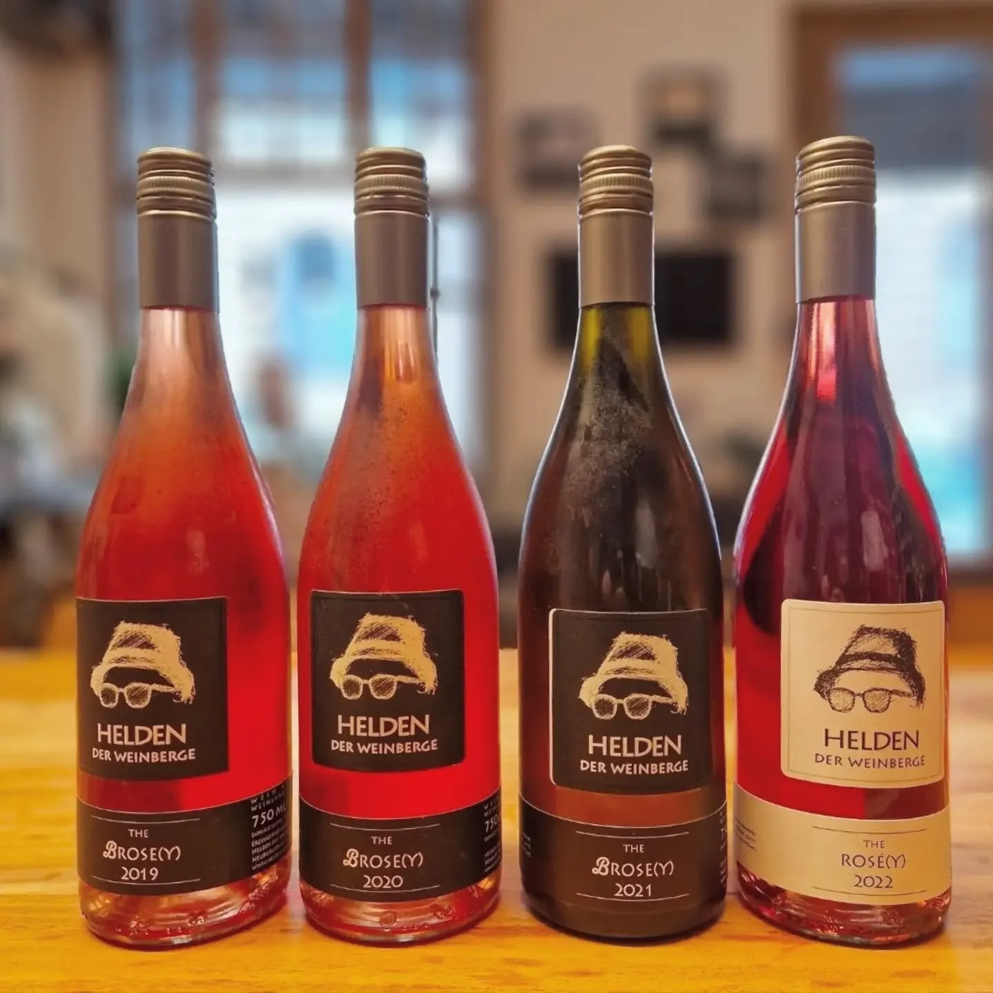 #heldenweingehtumdiewelt heldenweingoesaroundtheworld
week421, Vienna, Austria 
. 
#heldenderweinberge #helden wein wine #austrianwine #weinaus&ouml;sterreich leithaberg hochberg burgenland thermenregion ros&eacute; neuburger chardonnay gemischtersat
