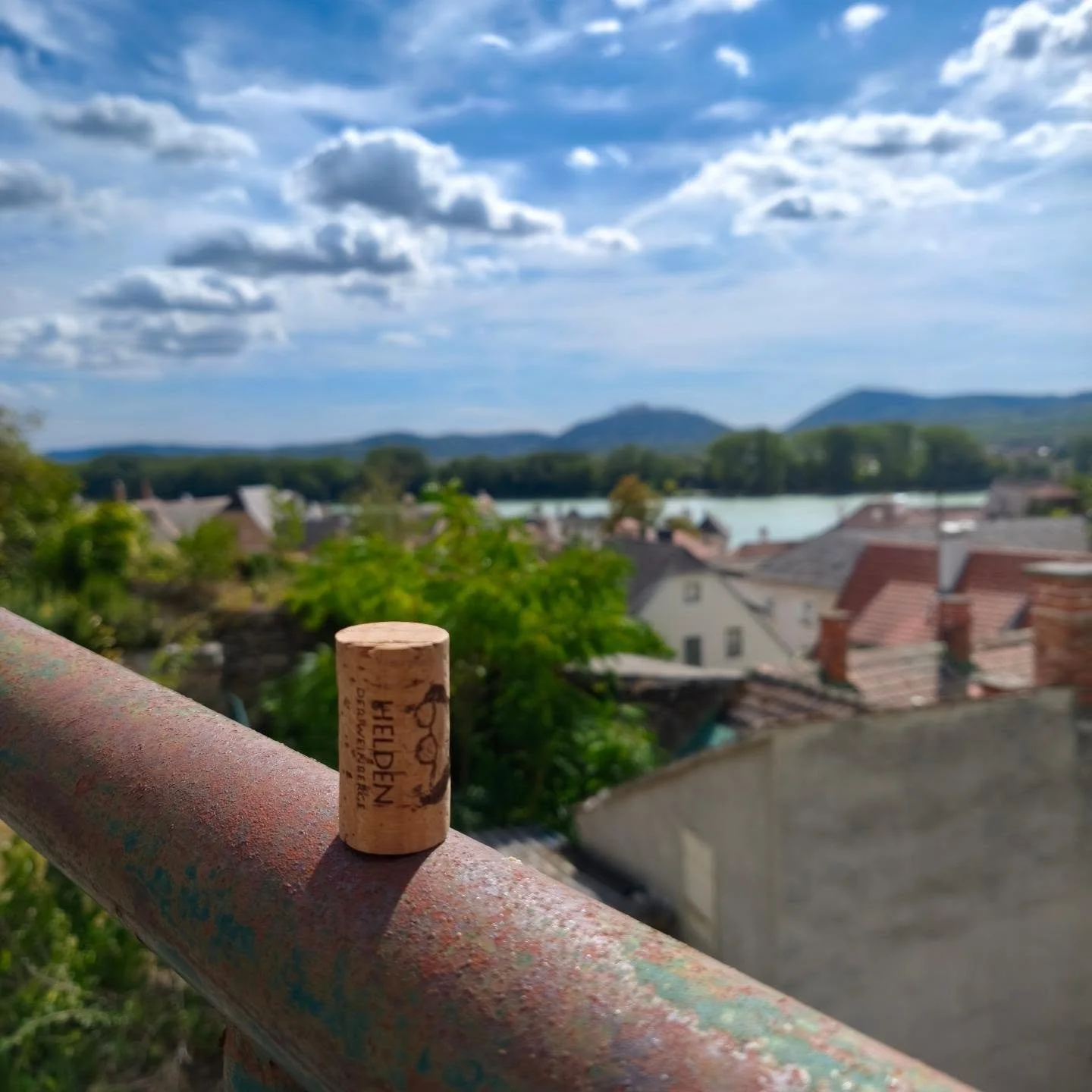 #heldenweingehtumdiewelt heldenweingoesaroundtheworld
week429, Stein/Donau, Austria

#heldenderweinberge #helden wein wine #austrianwine #weinaus&ouml;sterreich leithaberg hochberg burgenland thermenregion ros&eacute; neuburger chardonnay gemischters