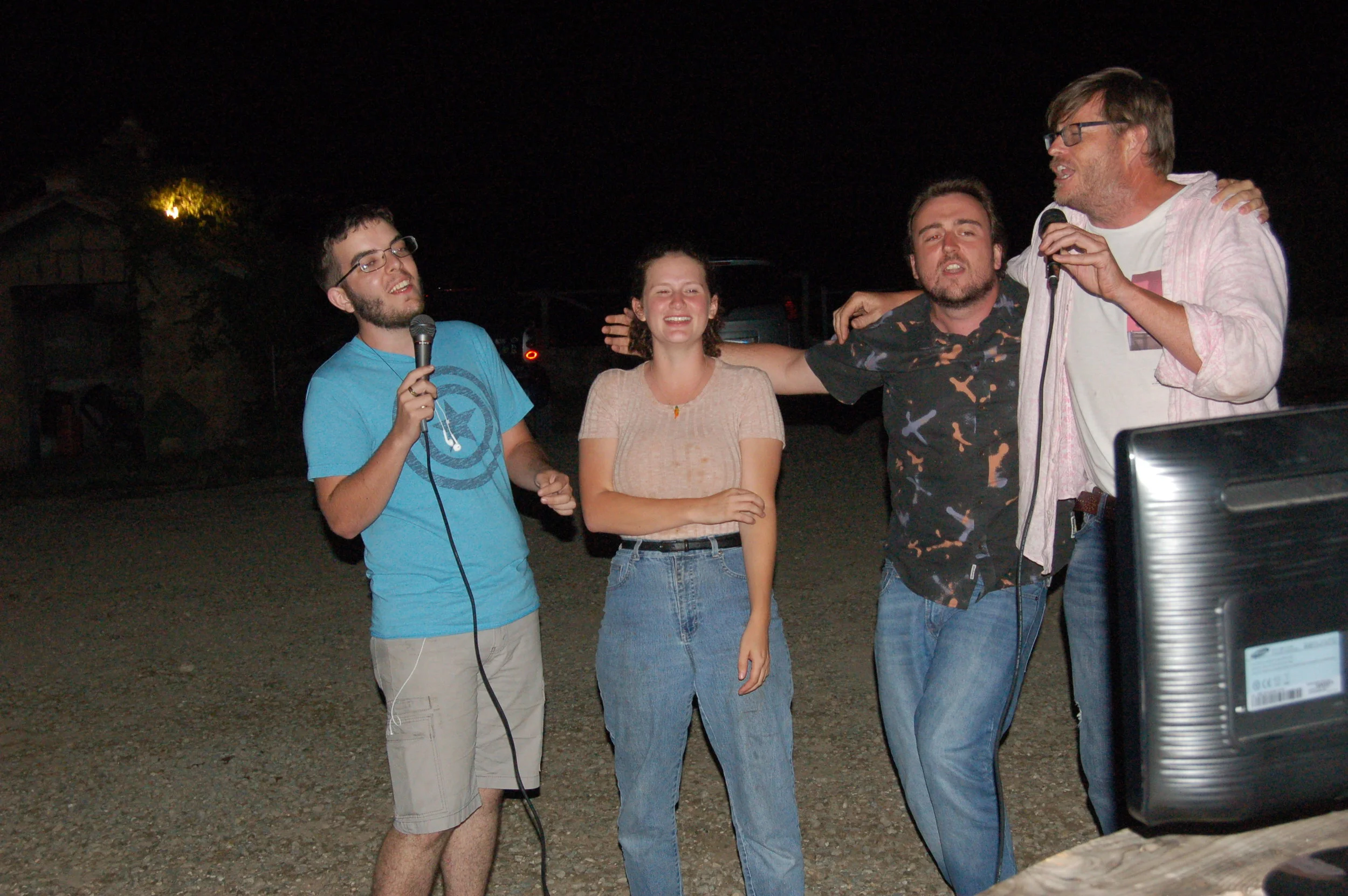 DSC_7672 Karaoke - Farnesiana ago18.JPG