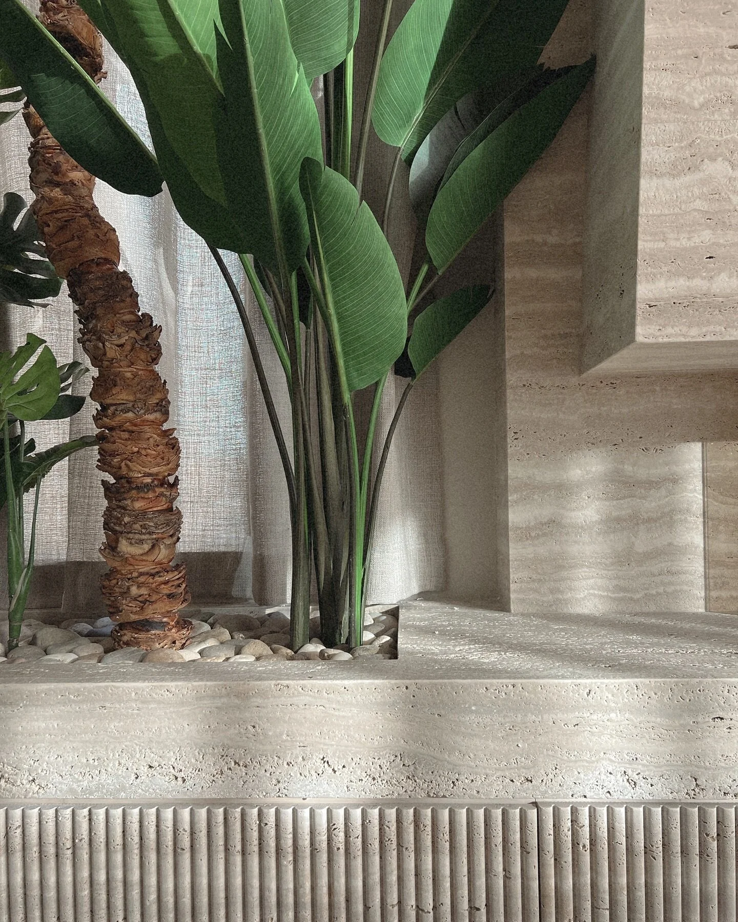 finished fireplace details 🪄🌴📷

#travertine #pushlatch #doubleheightfireplace #dreamspace #builtinplanters