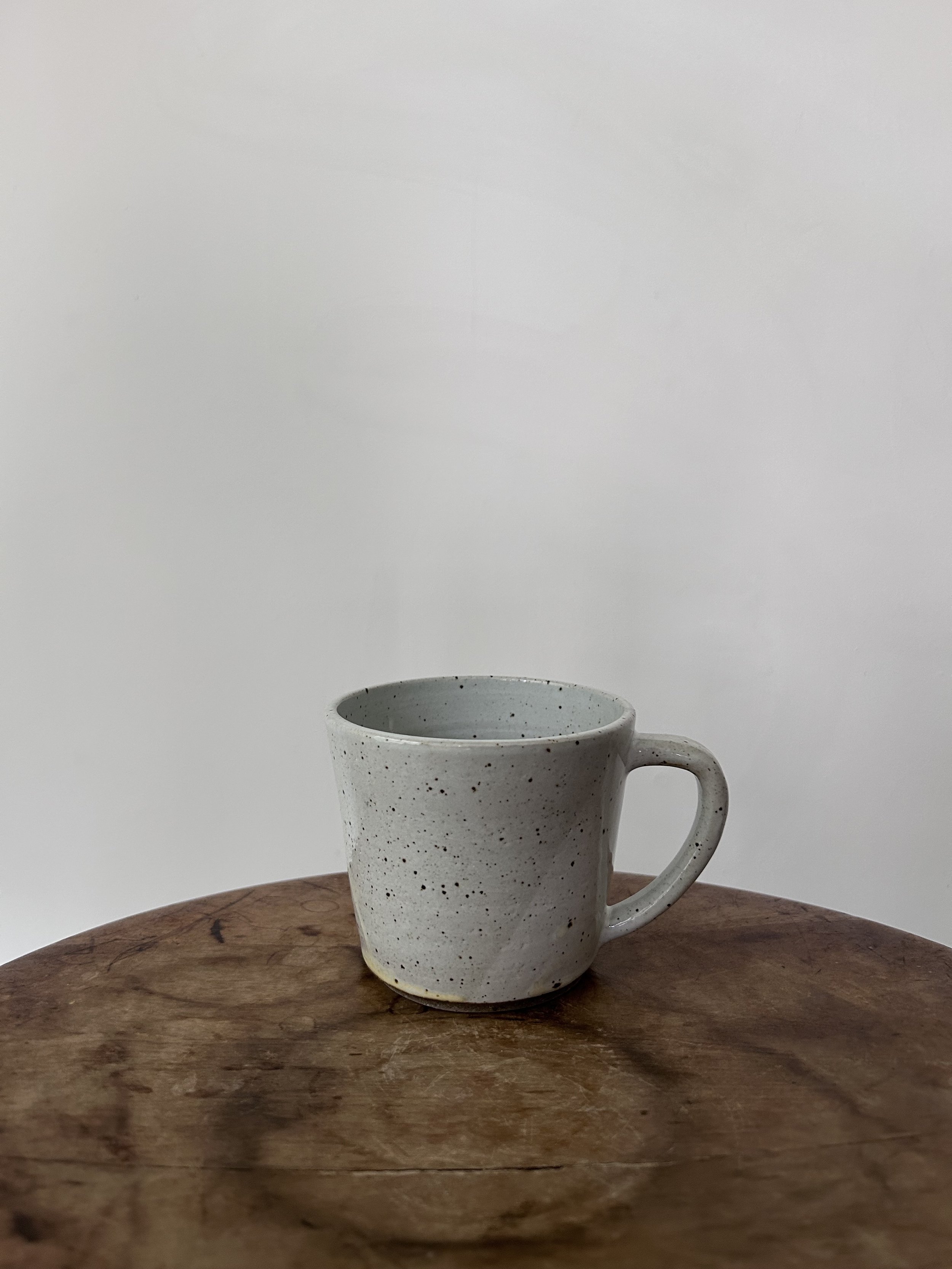 Large Stoneware Mug in Glossy White with Salt Splash