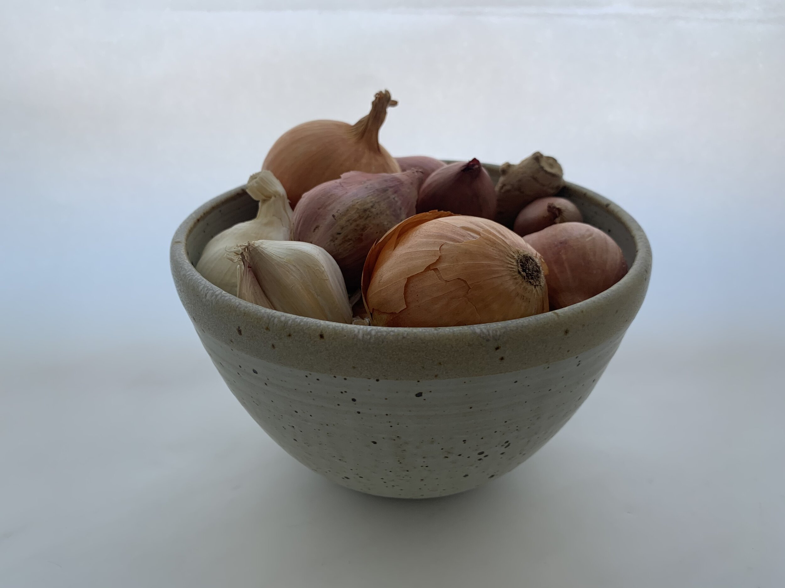 Multi-purpose Bowl in Natural Stone (dipped rim)