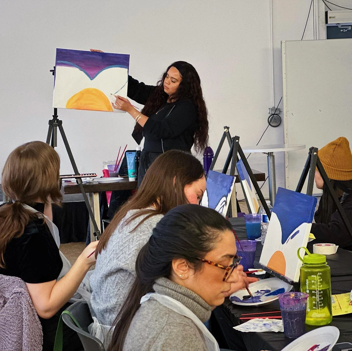 Looking for ways to build rapport within your team? Paint sessions are the way to go! Finding ways to build on creativity with our coworkers so we can carry that back into the office! ✨

For more info on team building paint session shoot me a DM!📬
#