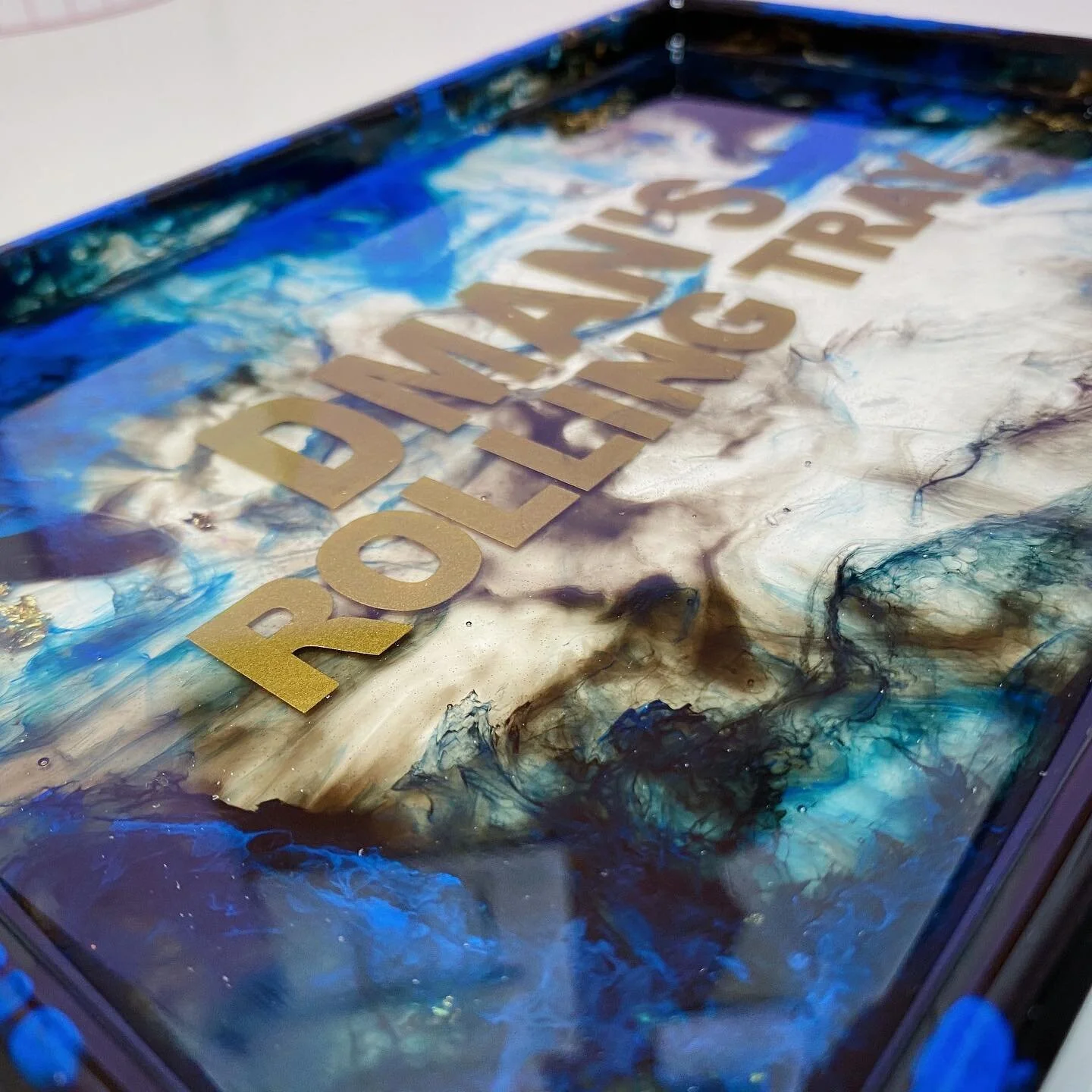 The funkiness of this colour blend🤩. 30% OFF sitewide! Link to order in bio✨
#CurlyShirleyArt #PaletteofTheDay #yyzart 
&bull;
&bull;
&bull;
&bull;
#art #artist #mothersdaygift #womeninweed #toronto #torontolife #torontoart #resinart #rollingloud #g