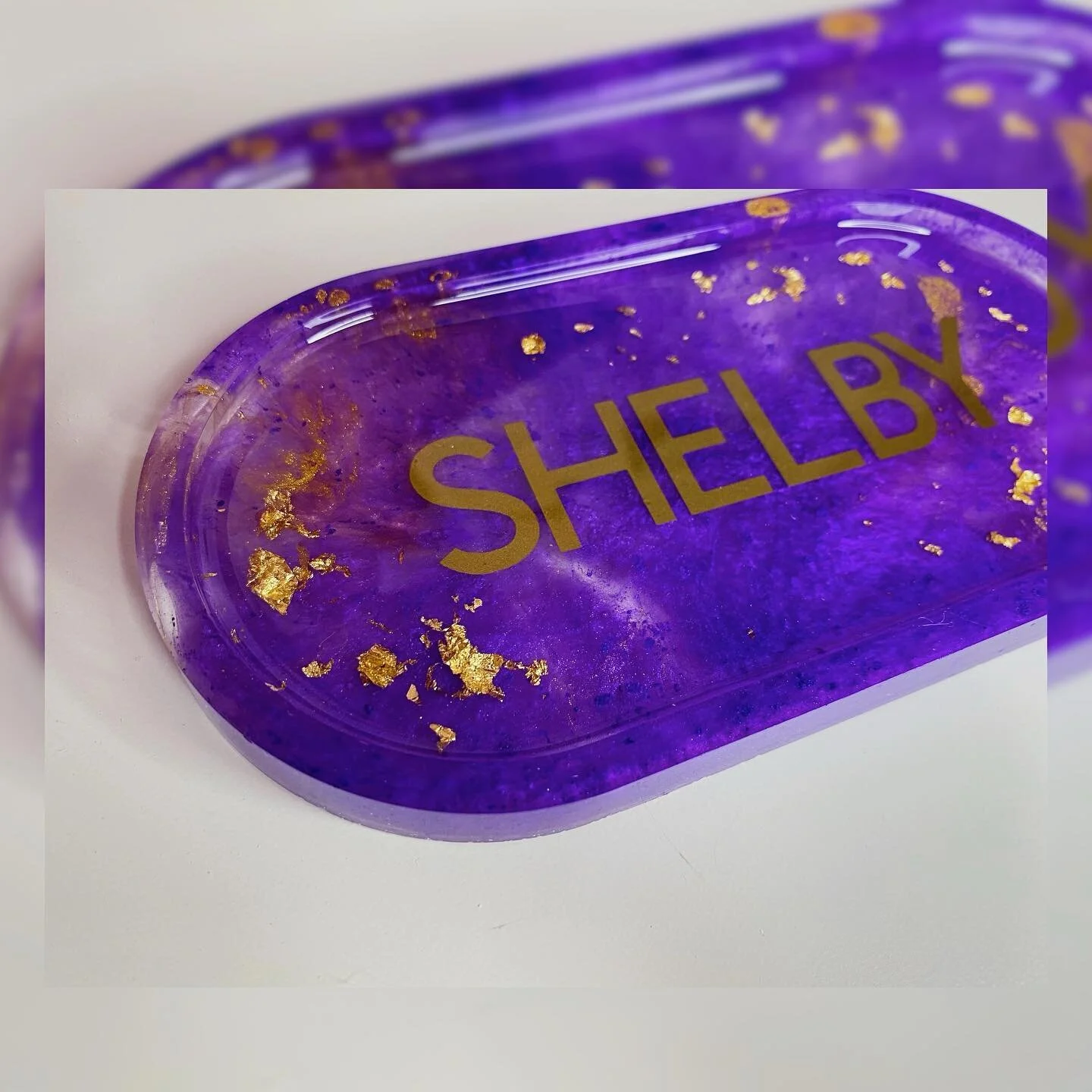 Love me some purple🤩. 30% OFF sitewide! Link to order in bio✨
#CurlyShirleyArt #PaletteofTheDay #yyzart 
&bull;
&bull;
&bull;
&bull;
#art #artist #mothersdaygift #womeninweed #toronto #torontolife #torontoart #resinart #rollingloud #giftideas #resin