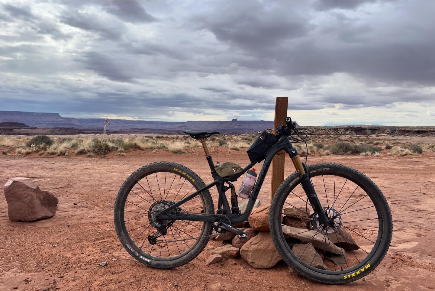 After 6-months of secretly riding around the fastest hubs (on dirt), putting them through long days of bikepacking in Baja and southern Arizona (with AZT), countless winter training miles, and floating around White Rim trail twice, I'm excited to sha