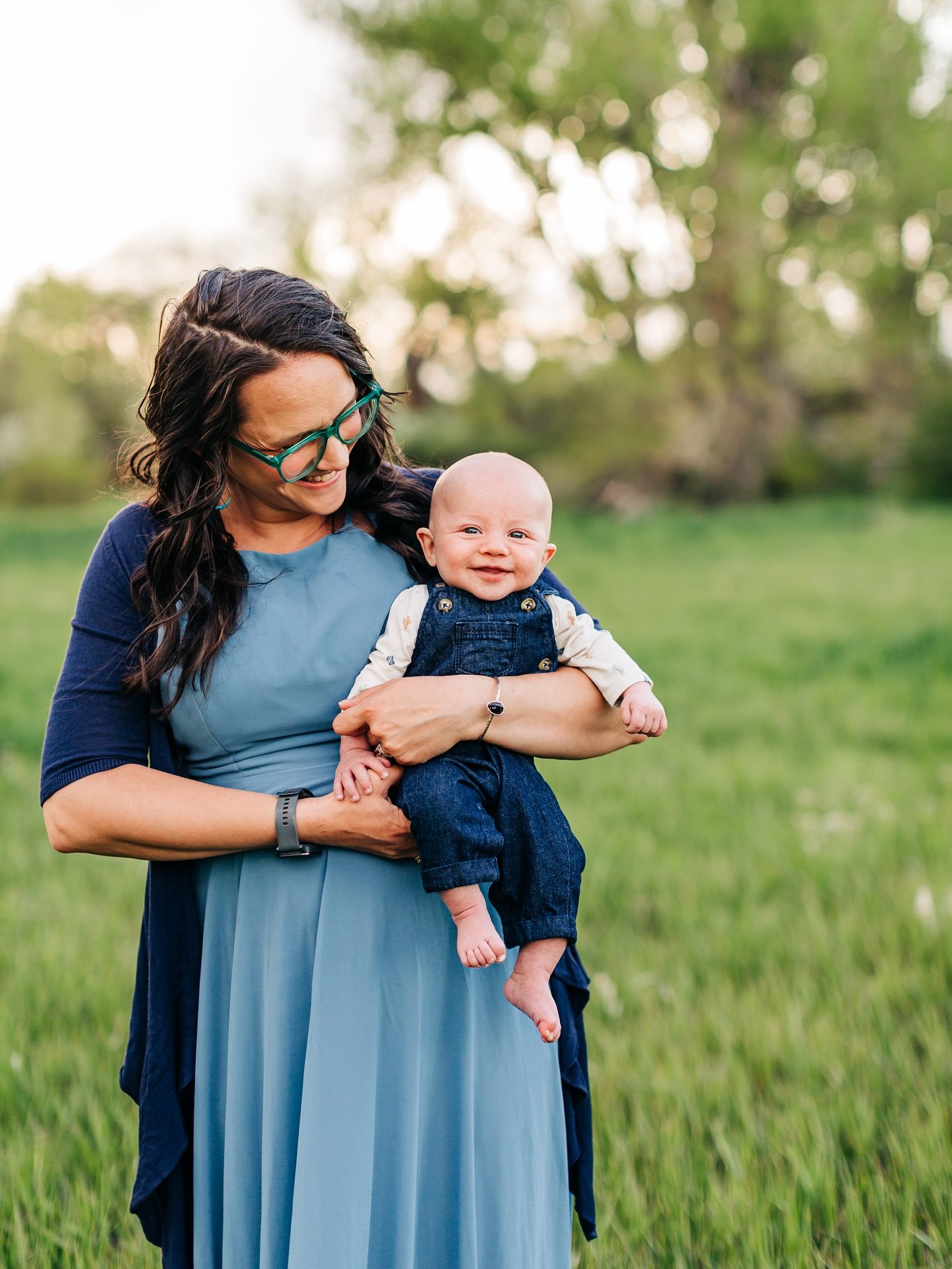 Everything is so GREEN right now and I am loving it! It&rsquo;s reminding me of this summer family session 😍