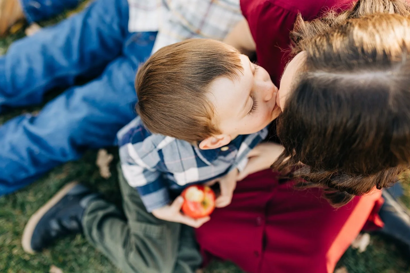 Another sweet family I got to photograph this fall! These (unprompted!) kisses for mom melt my heart!