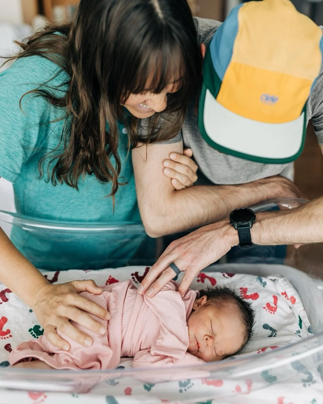 ✨HUGE FRESH 48 SESSION DISCOUNT✨

A fresh 48 session captures you/your family and your baby in the hospital or birth center in just the first few days after giving birth. These sessions capture the newness of life, the wrinkly toes, the hospital blan
